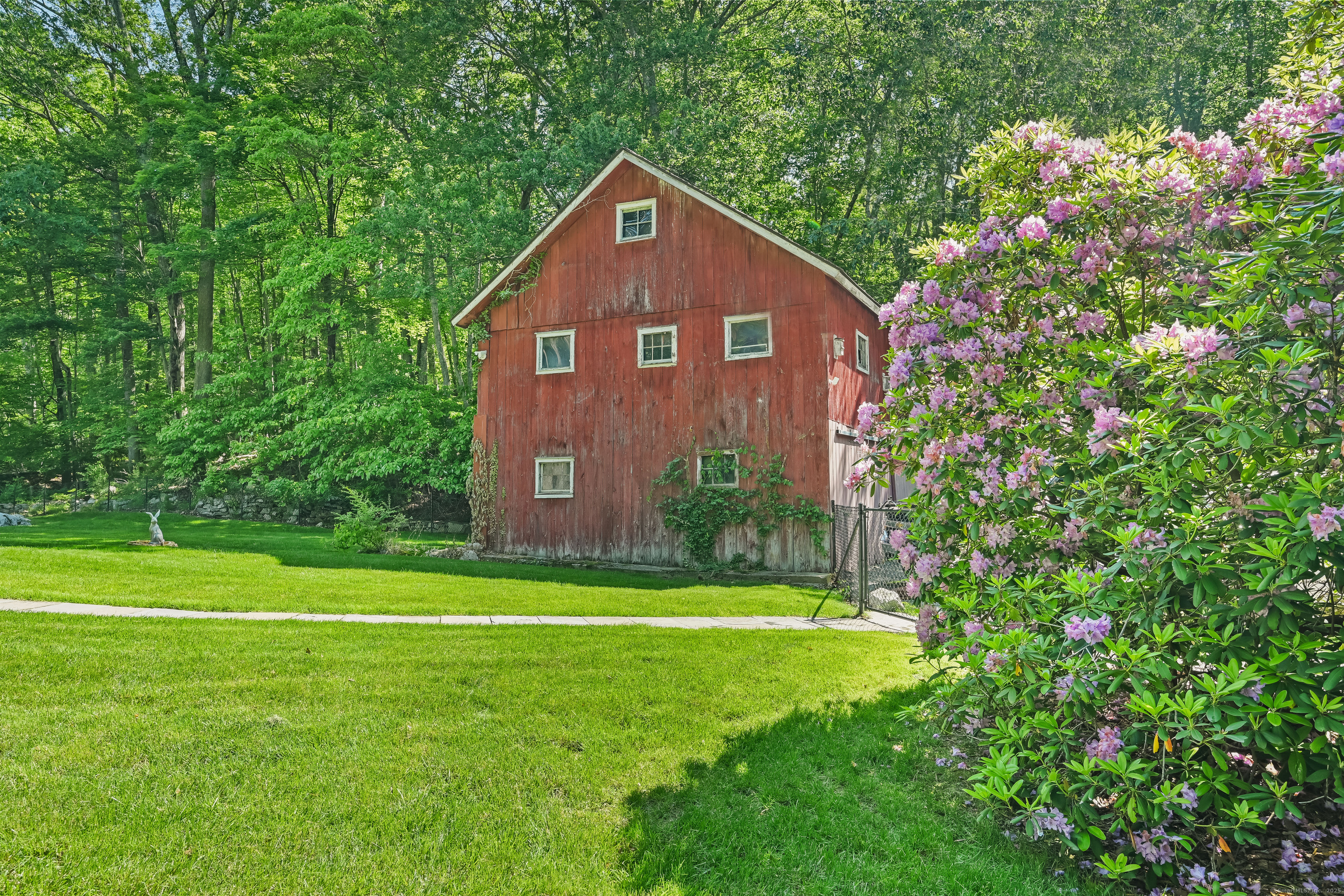5 Hunting Ridge Road