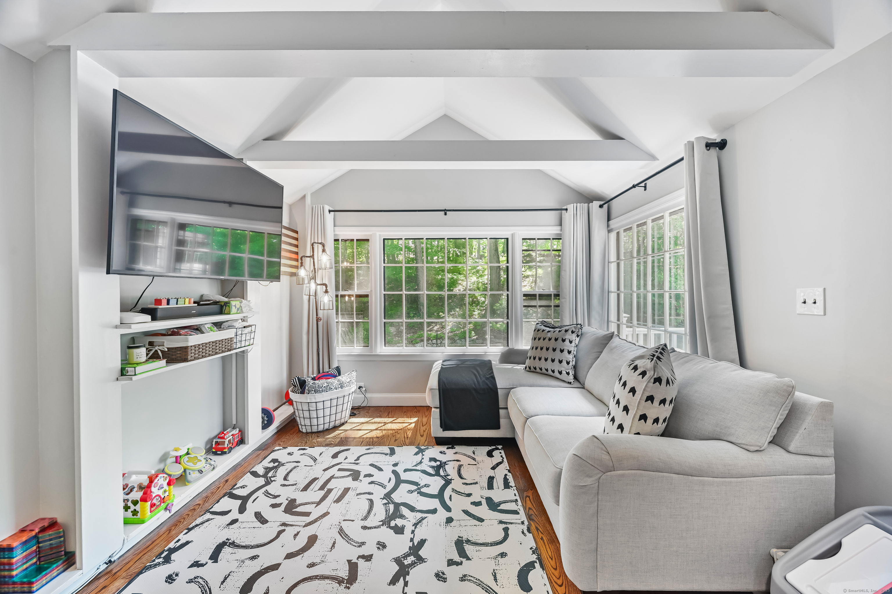 5 Hunting Ridge Road