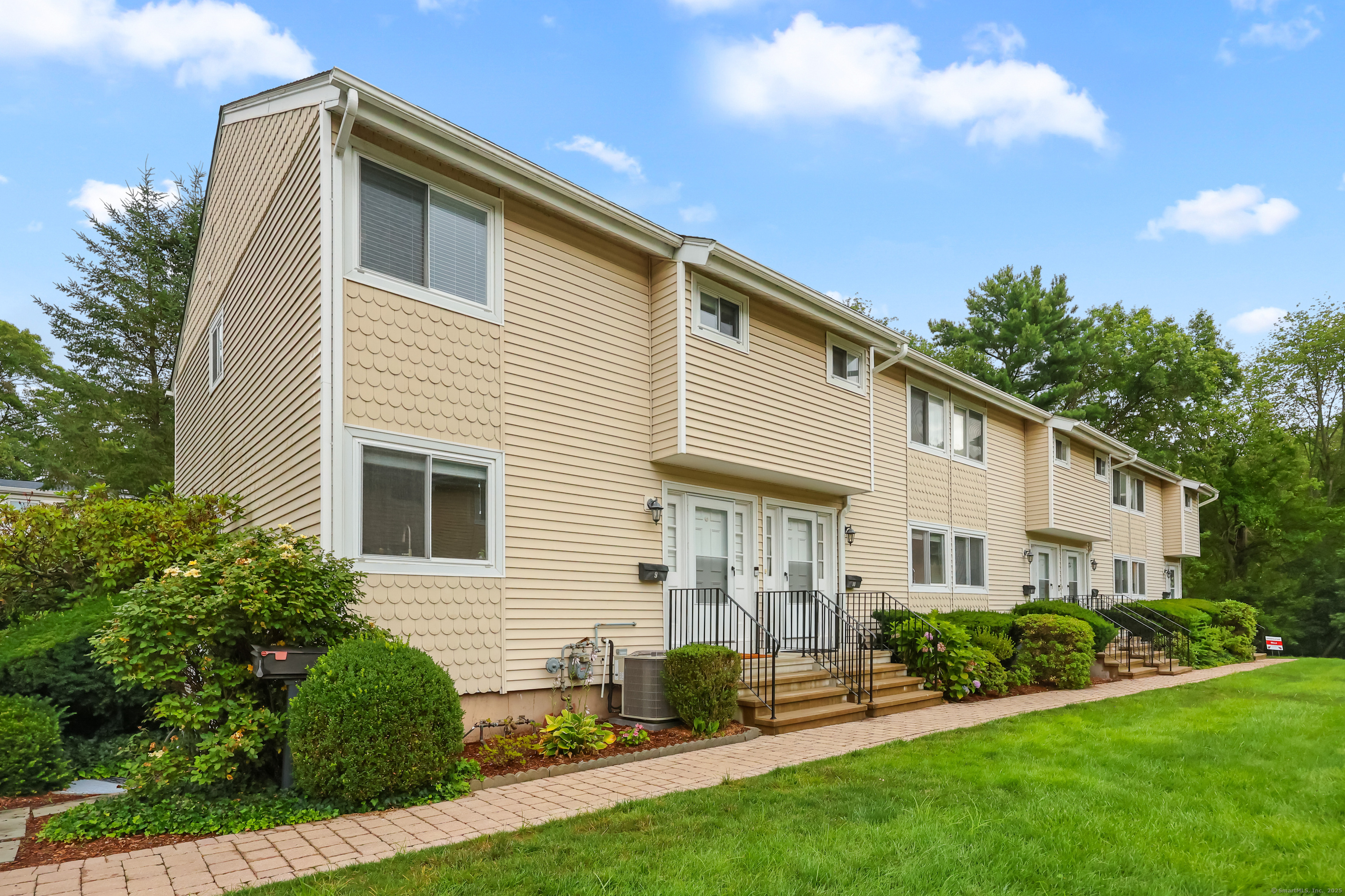 75 Cos Cob Avenue APT 10