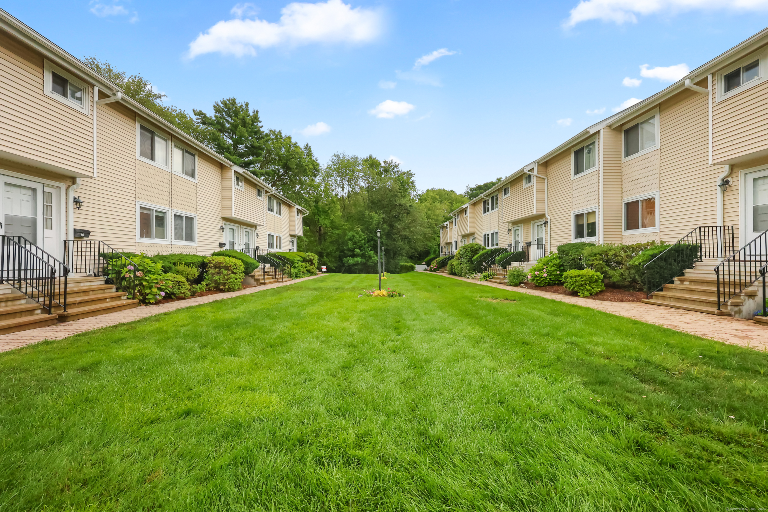 75 Cos Cob Avenue APT 10