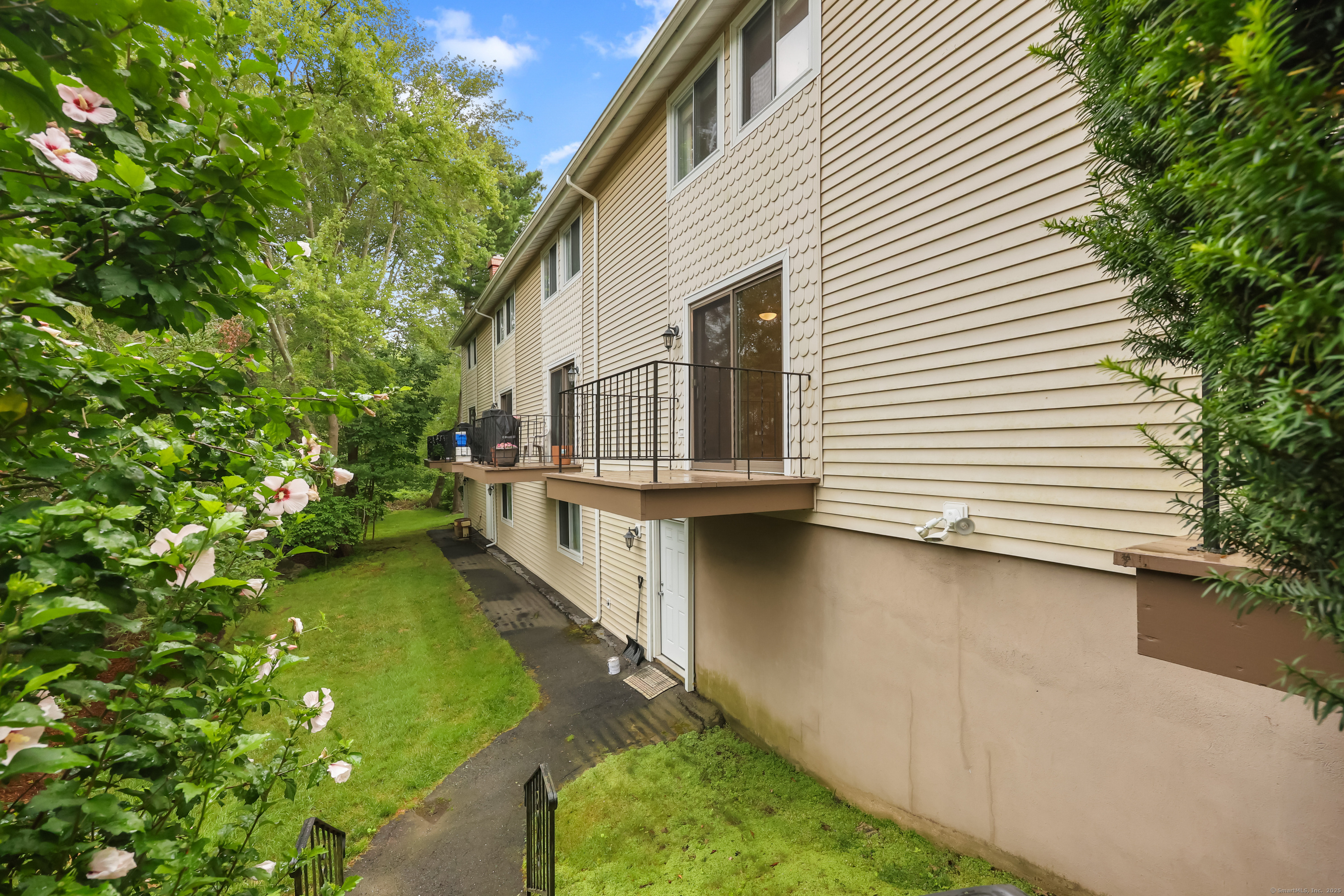 75 Cos Cob Avenue APT 10