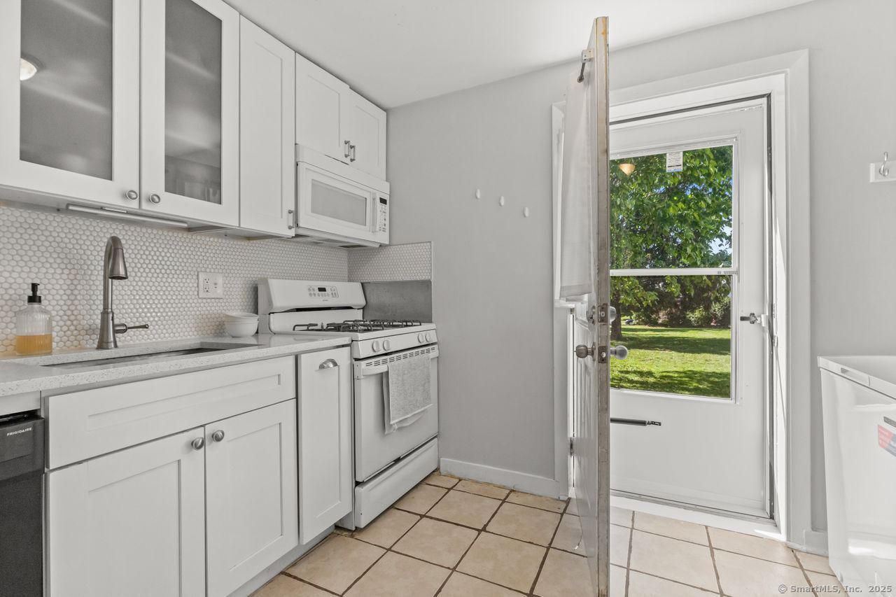 1078 East Main Street APT 2