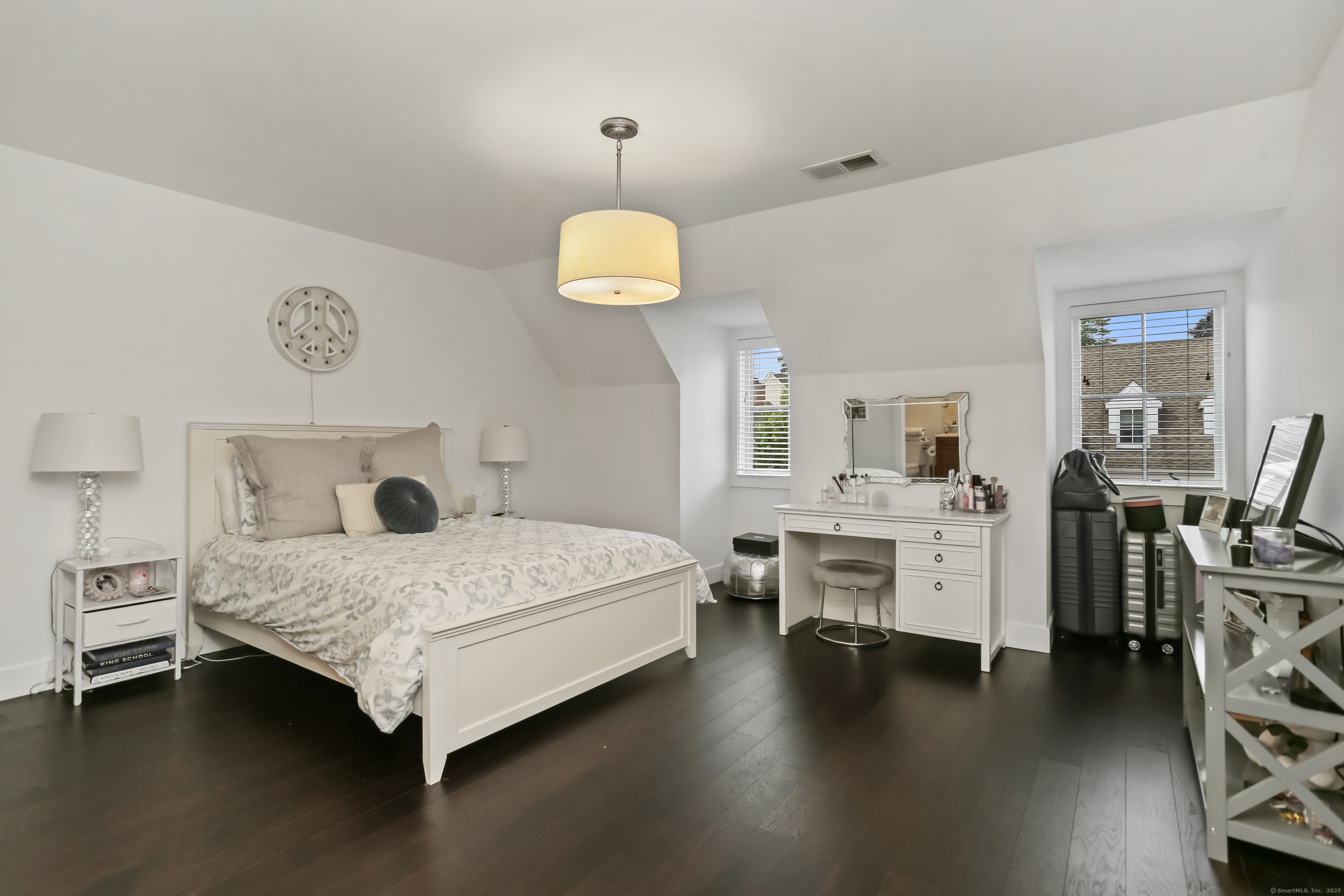 77 Havemeyer Lane 27