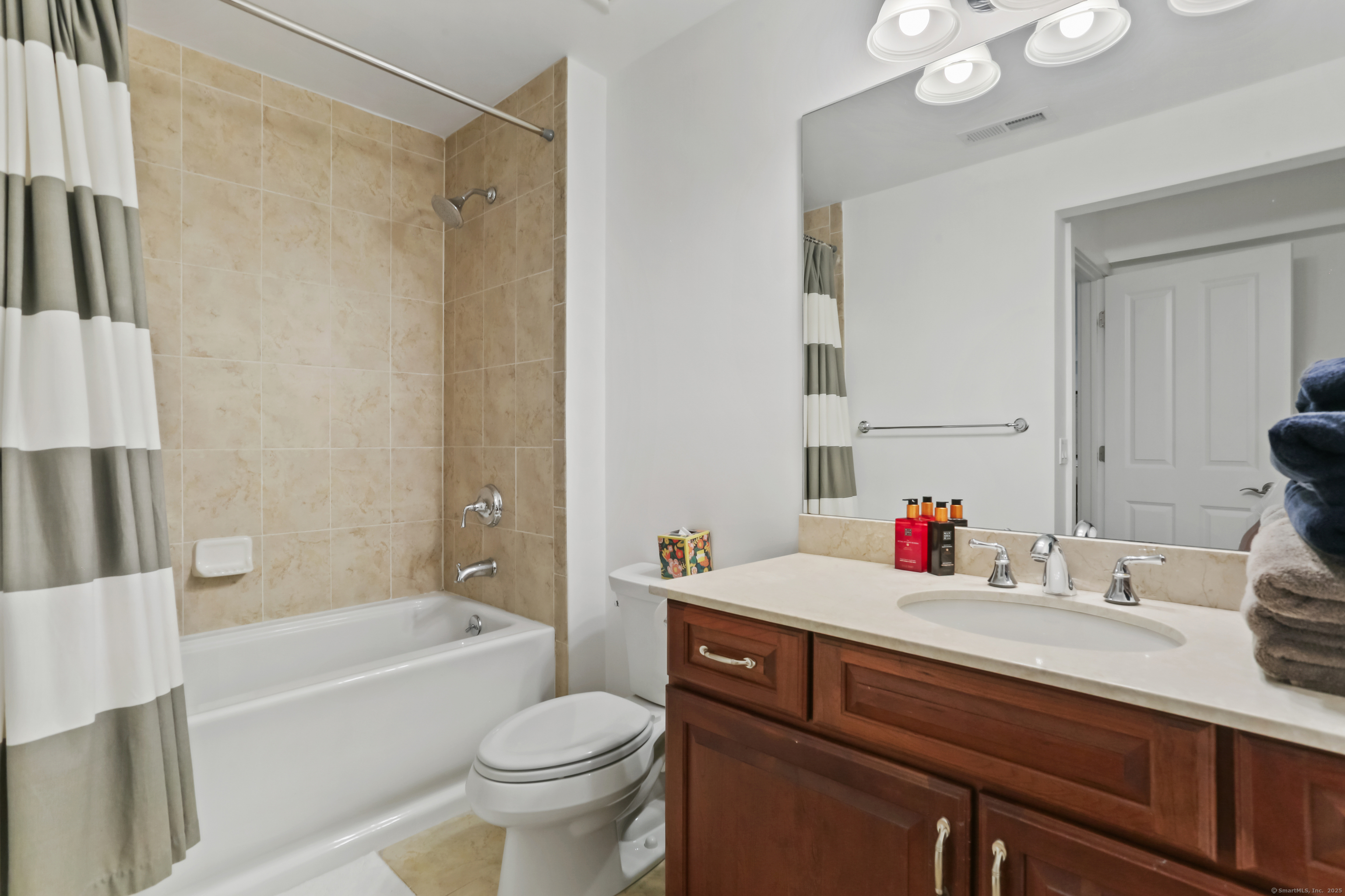 77 Havemeyer Lane 27
