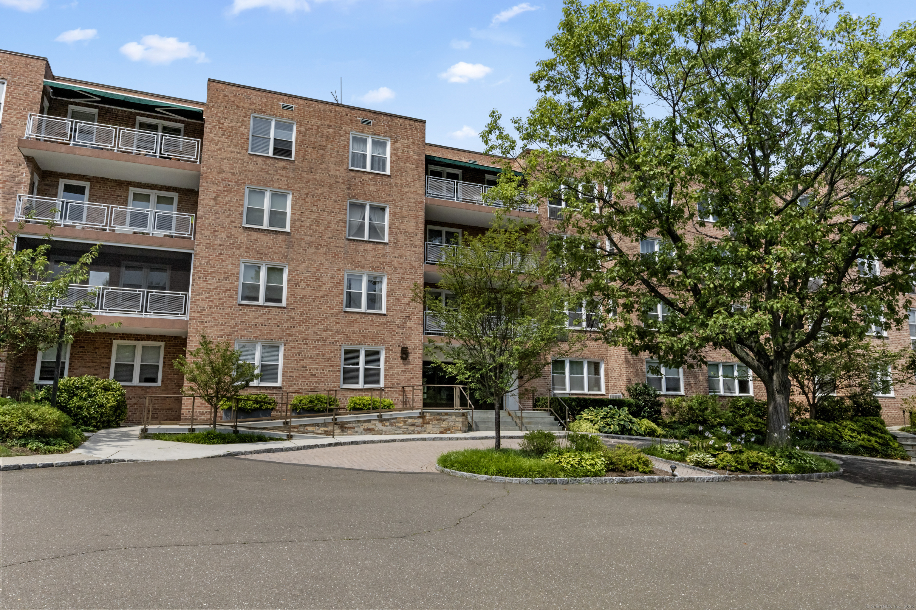 5 Putnam Hill