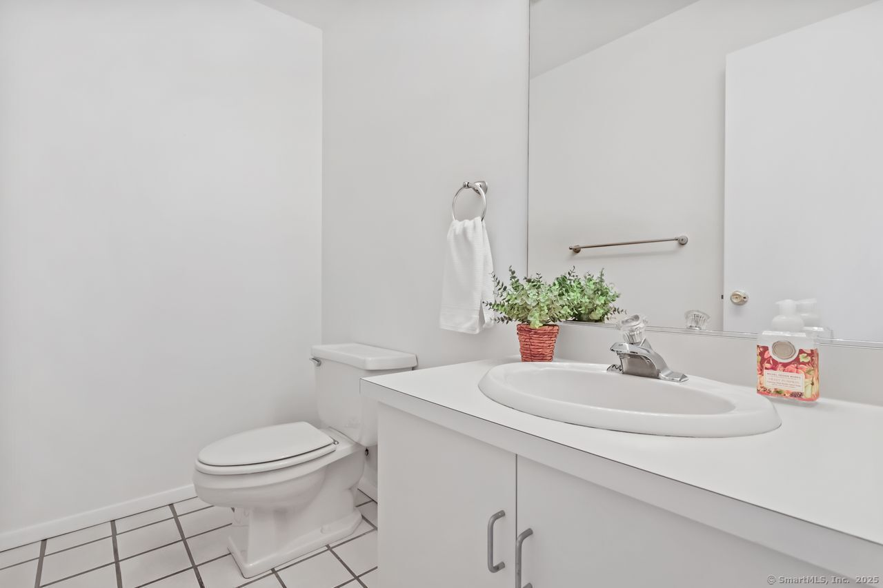 2437 Bedford Street E6