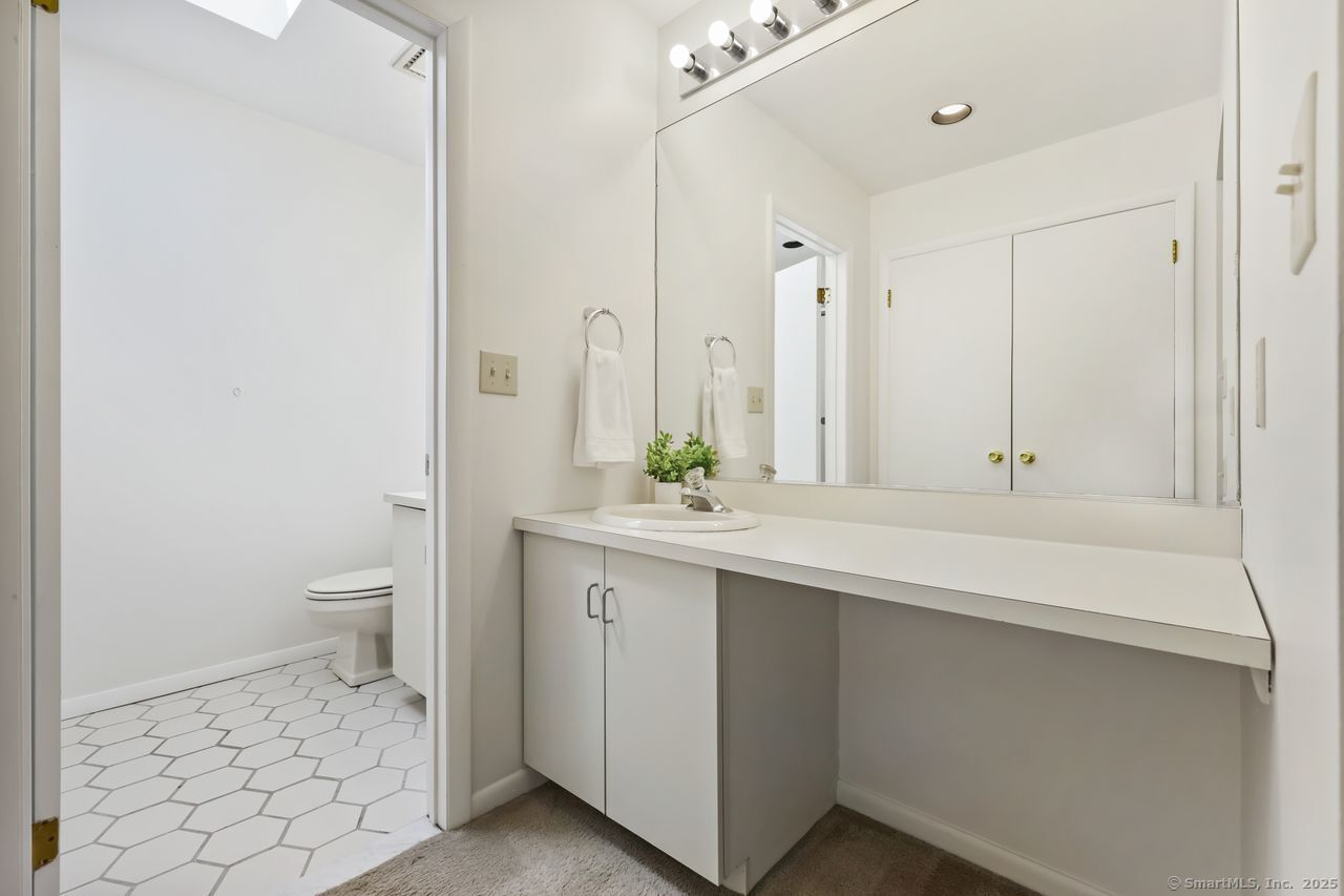 2437 Bedford Street E6