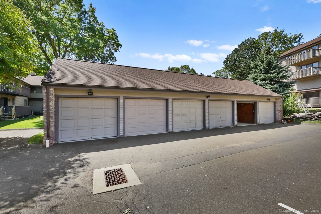 2437 Bedford Street E6