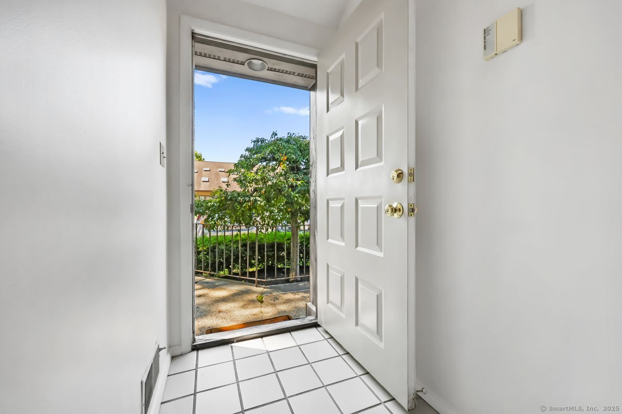 2437 Bedford Street E6