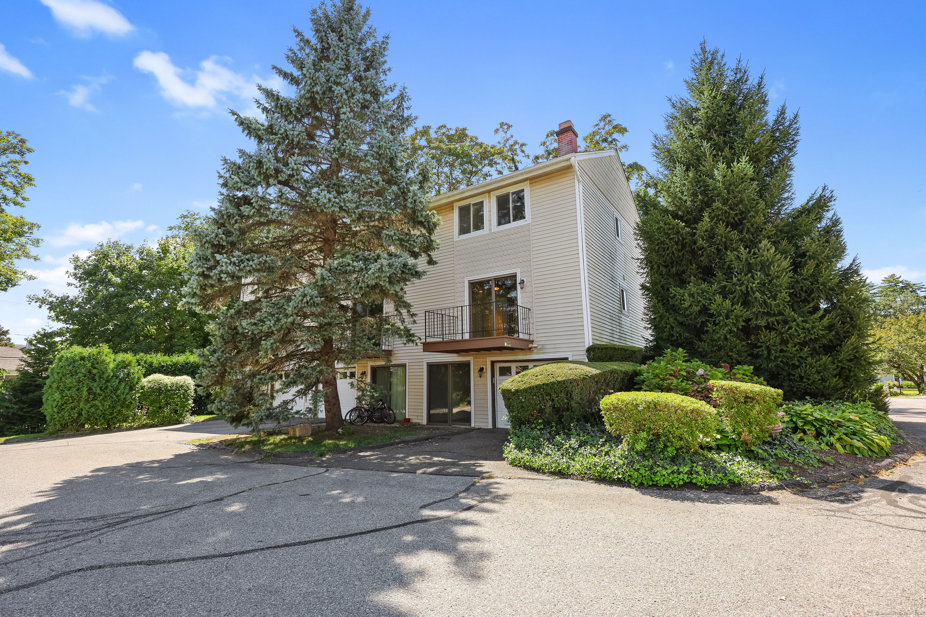 75 Cos Cob Avenue APT 14