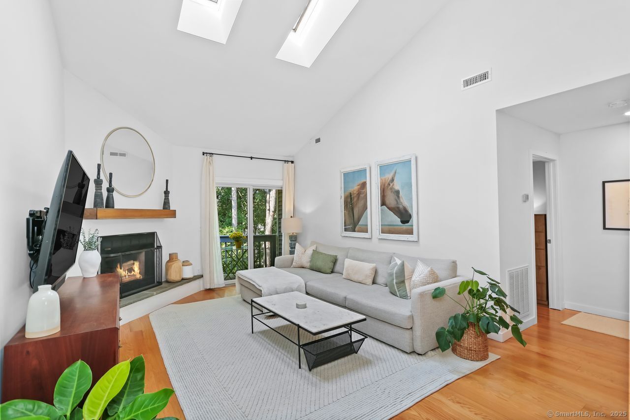 1 Wolfpit Avenue APT 12