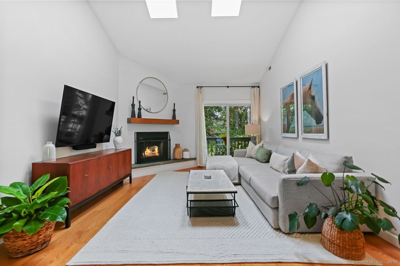 1 Wolfpit Avenue APT 12