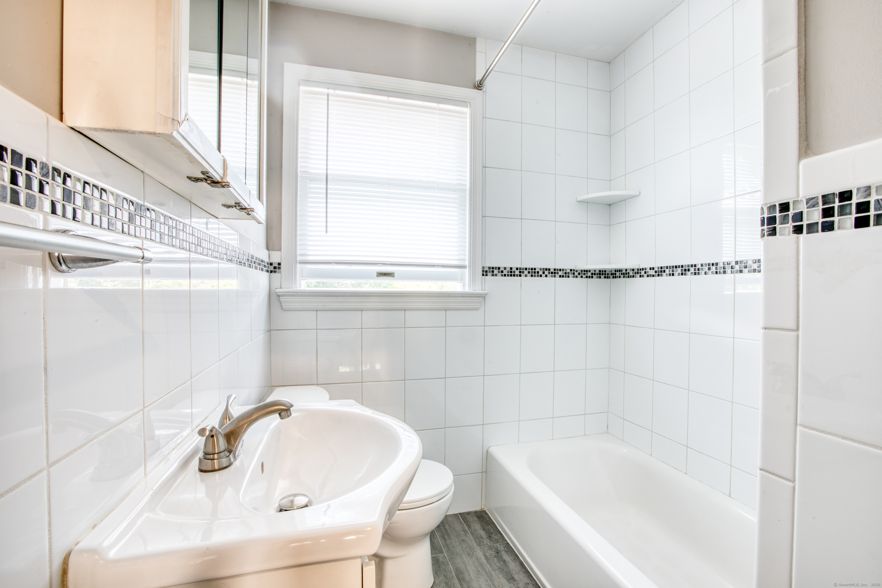 126 Pemberwick Road Right Side