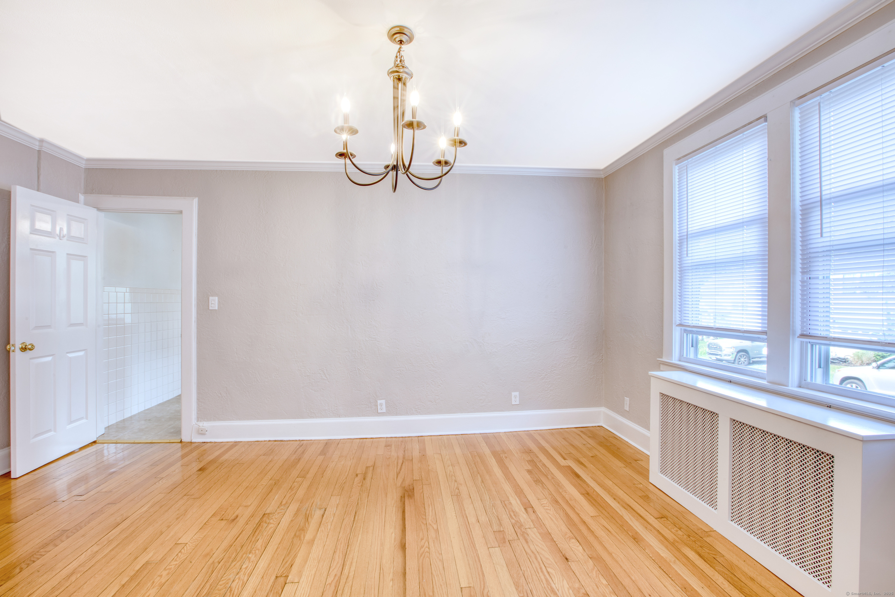 126 Pemberwick Road Right Side