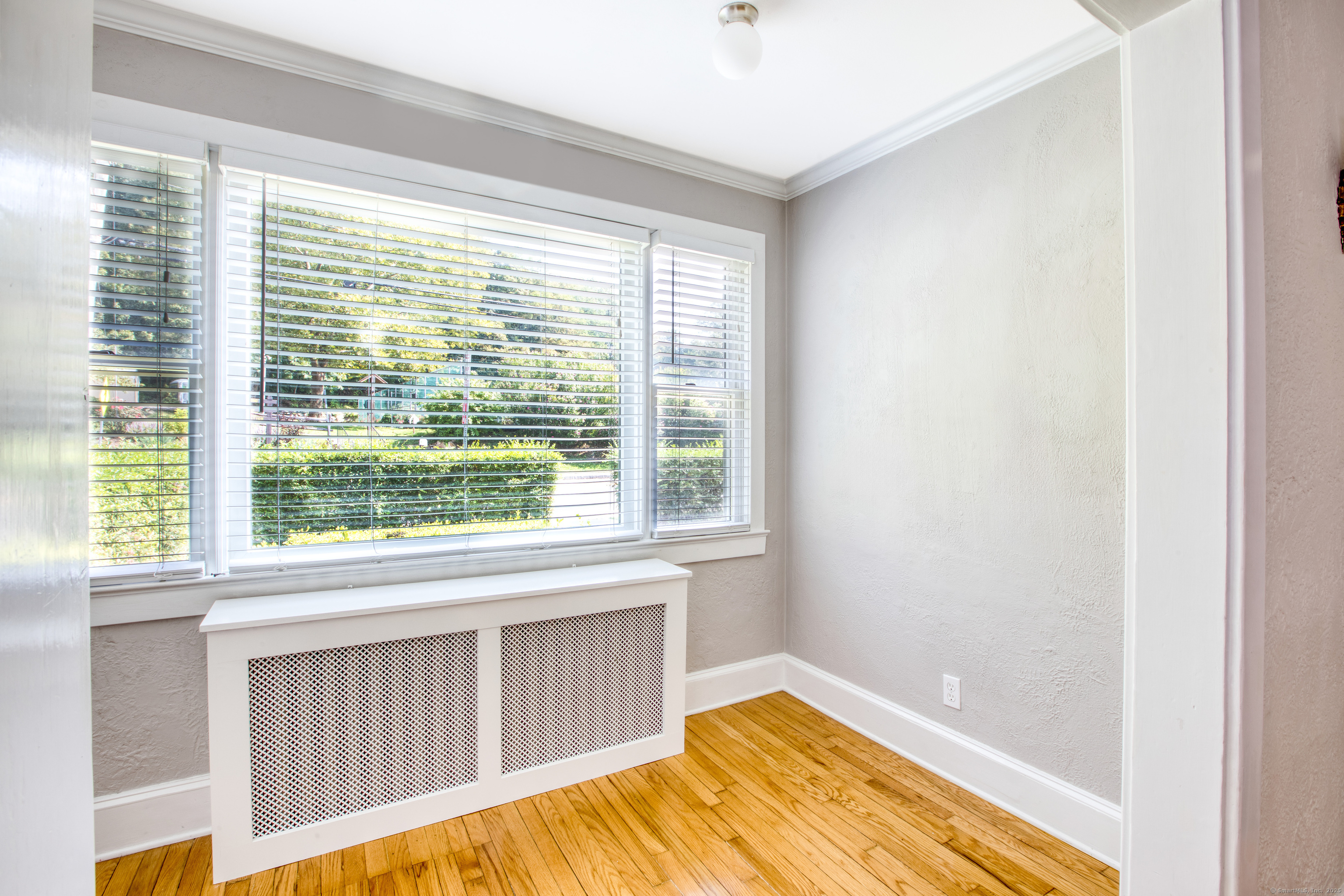 126 Pemberwick Road Right Side