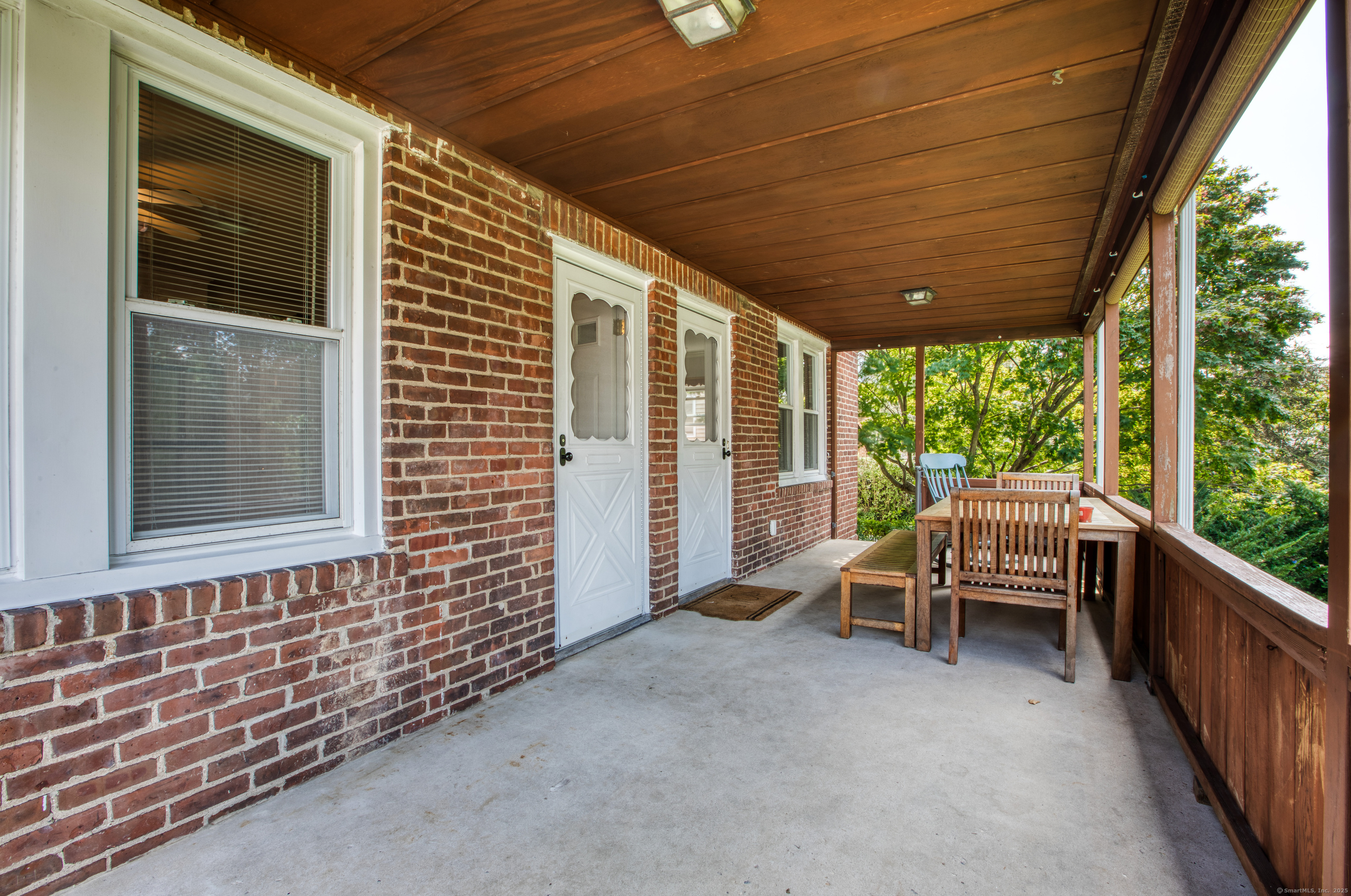 126 Pemberwick Road Right Side