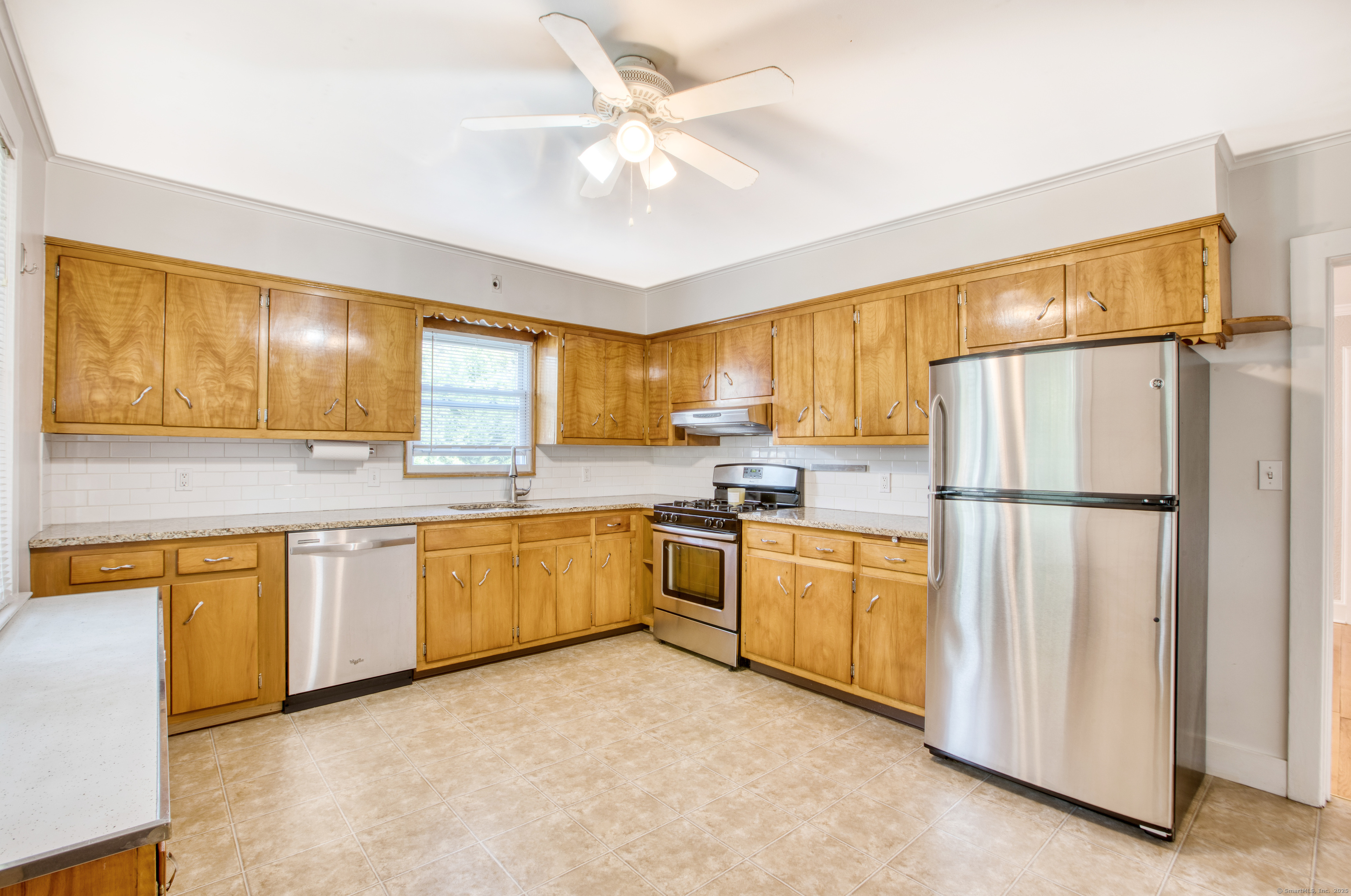 126 Pemberwick Road Right Side