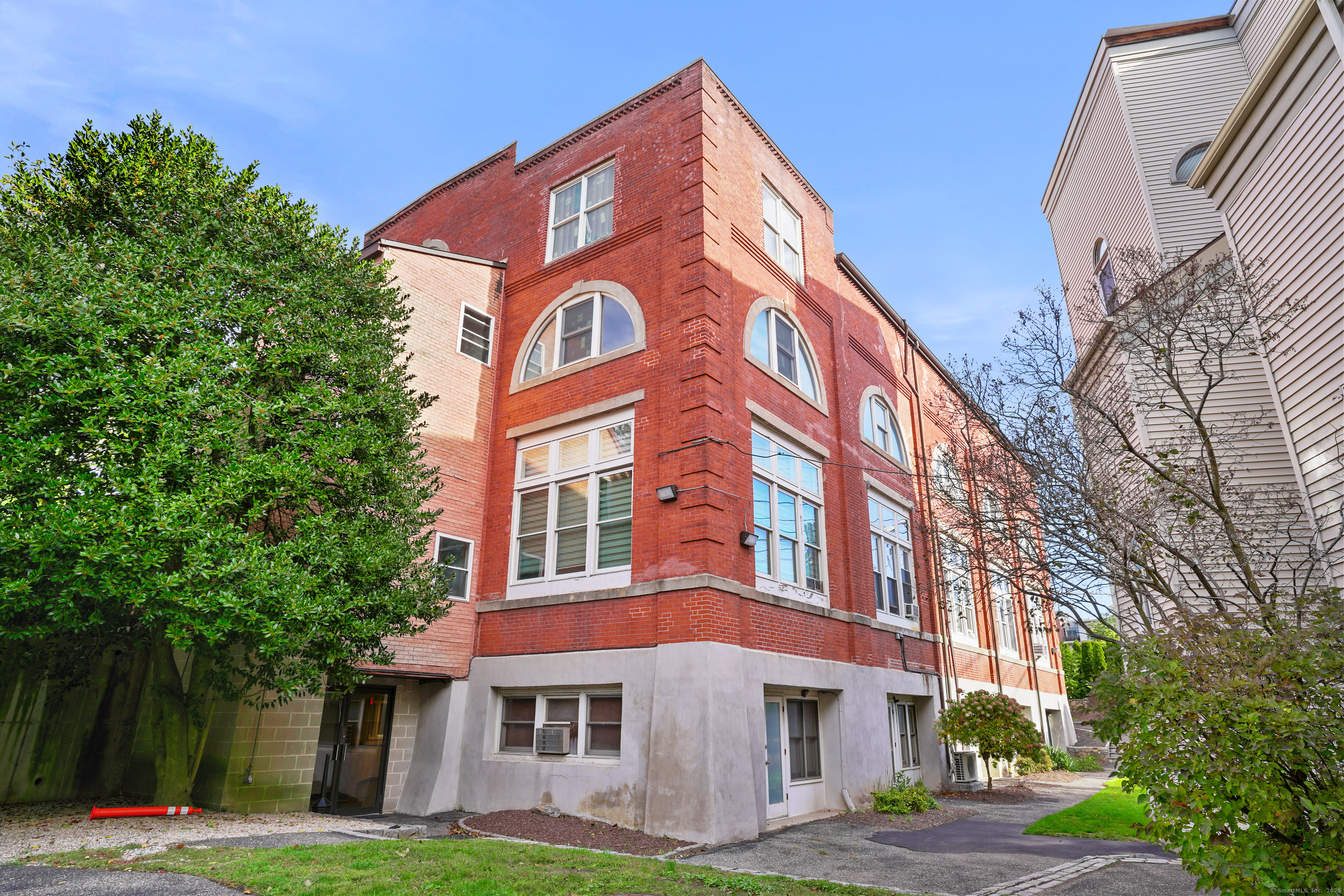 32 Pine Street APT 9