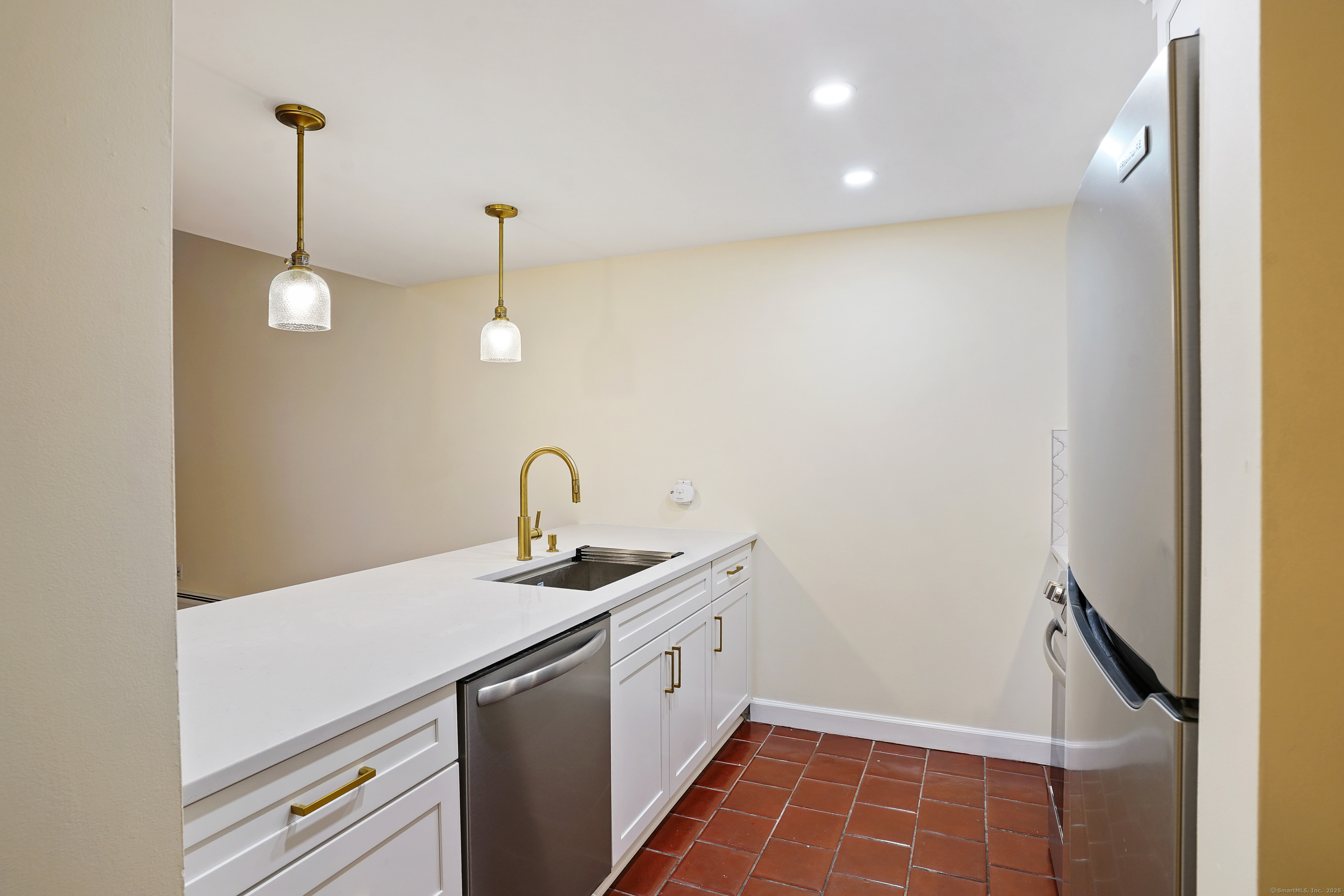 32 Pine Street APT 9