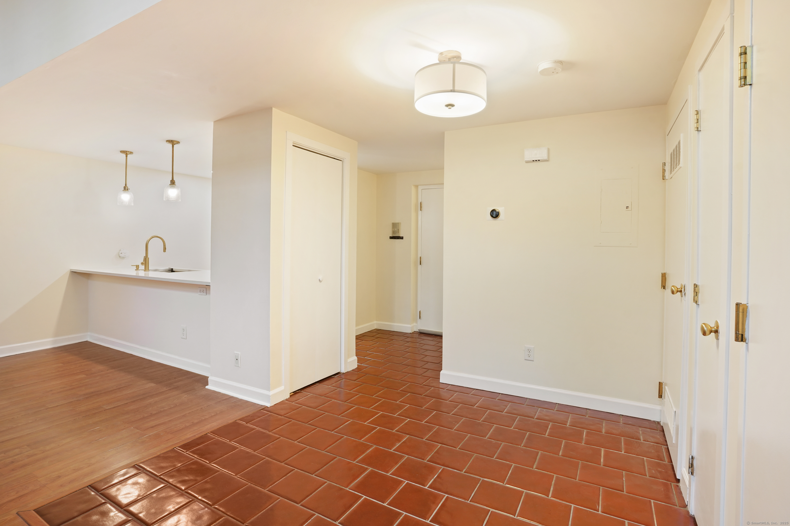 32 Pine Street APT 9