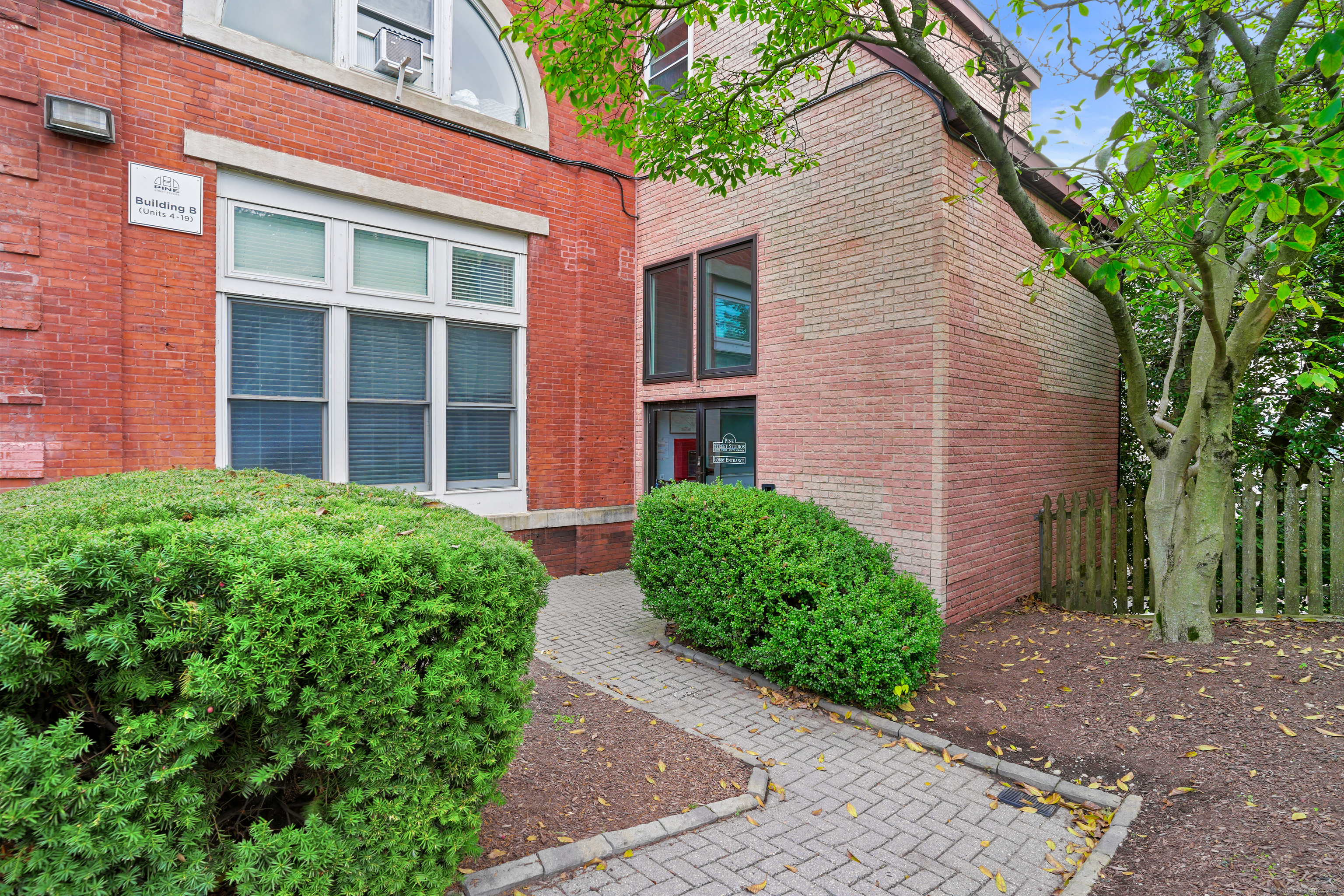 32 Pine Street APT 9