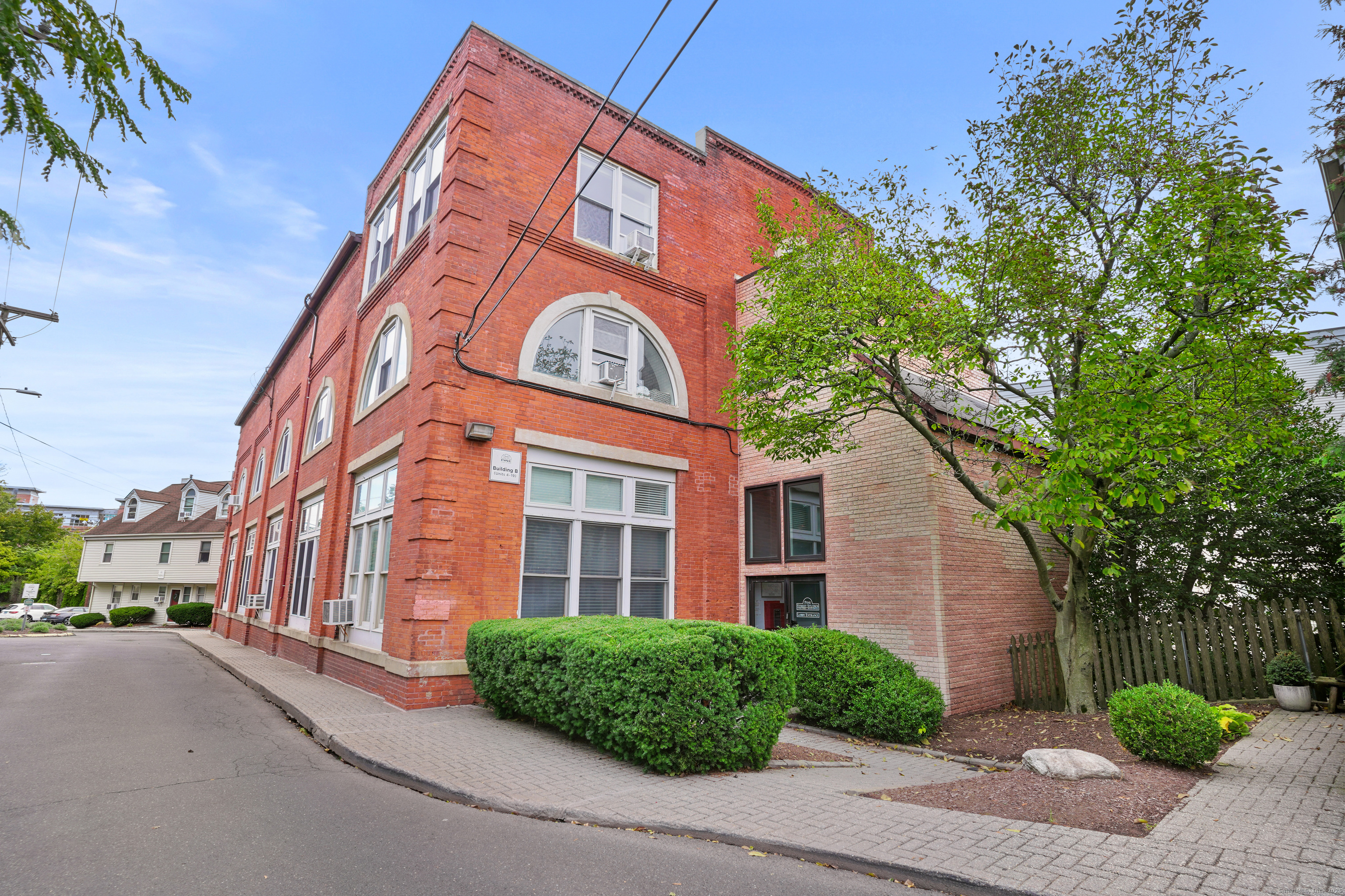 32 Pine Street APT 9