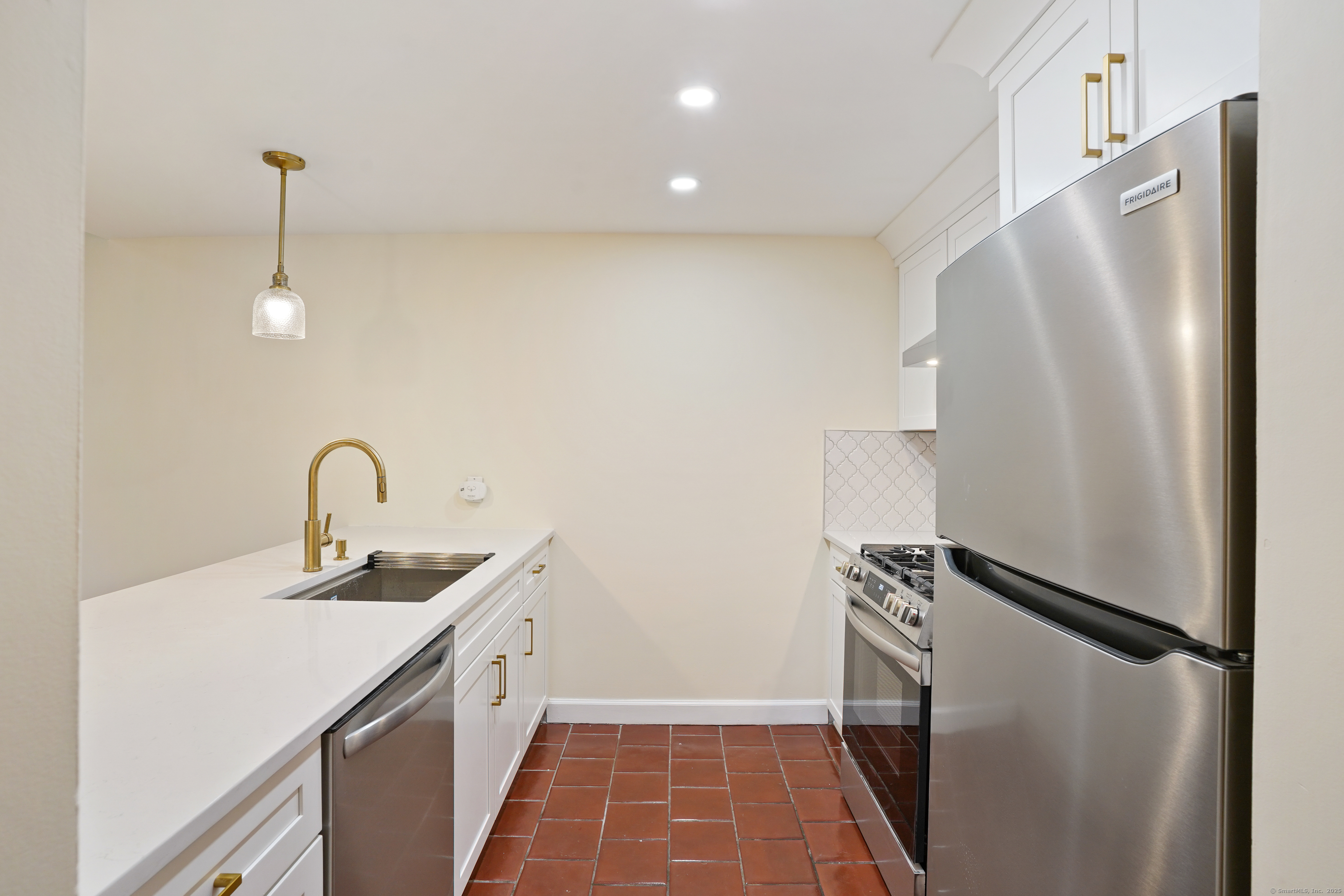 32 Pine Street APT 9