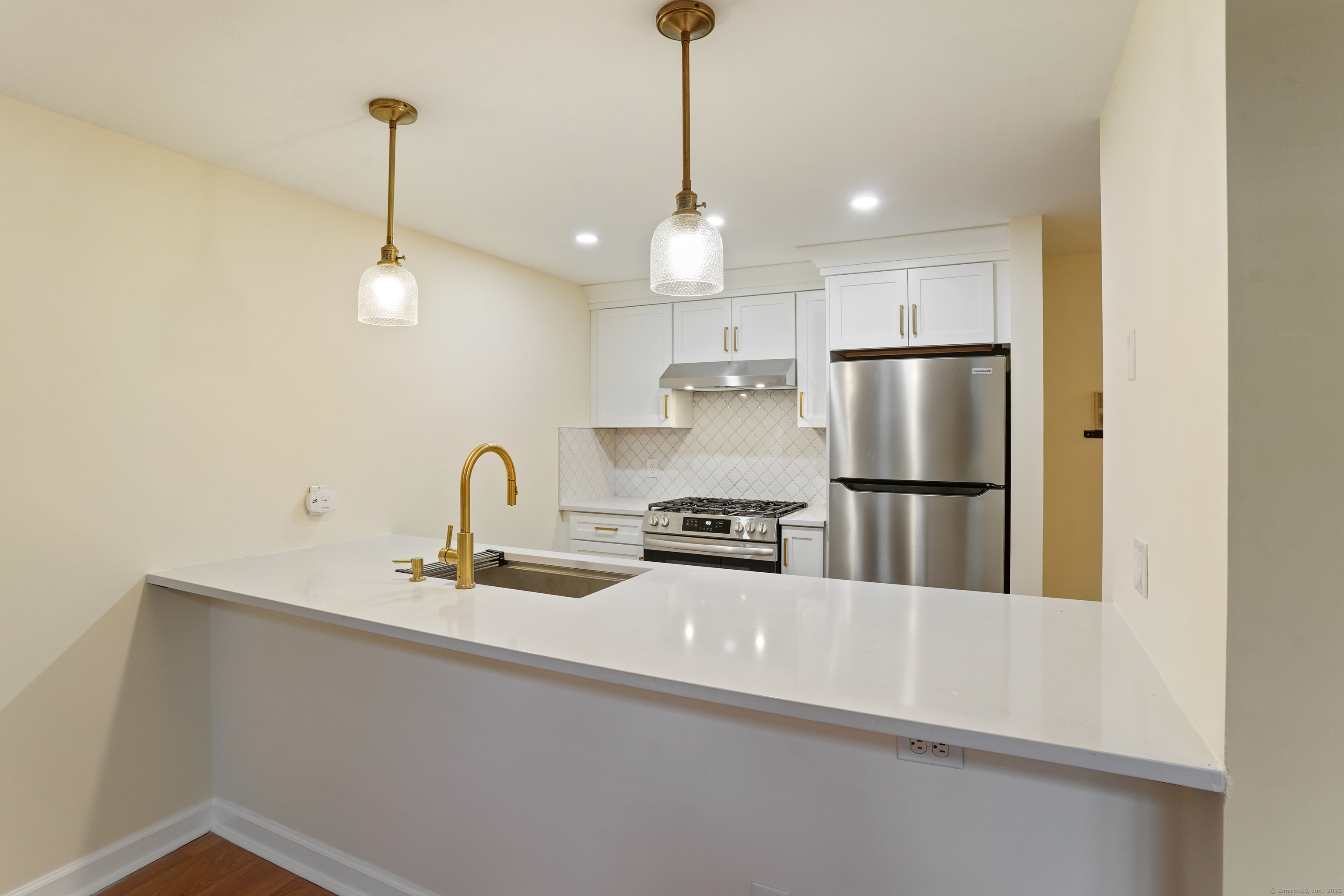 32 Pine Street APT 9