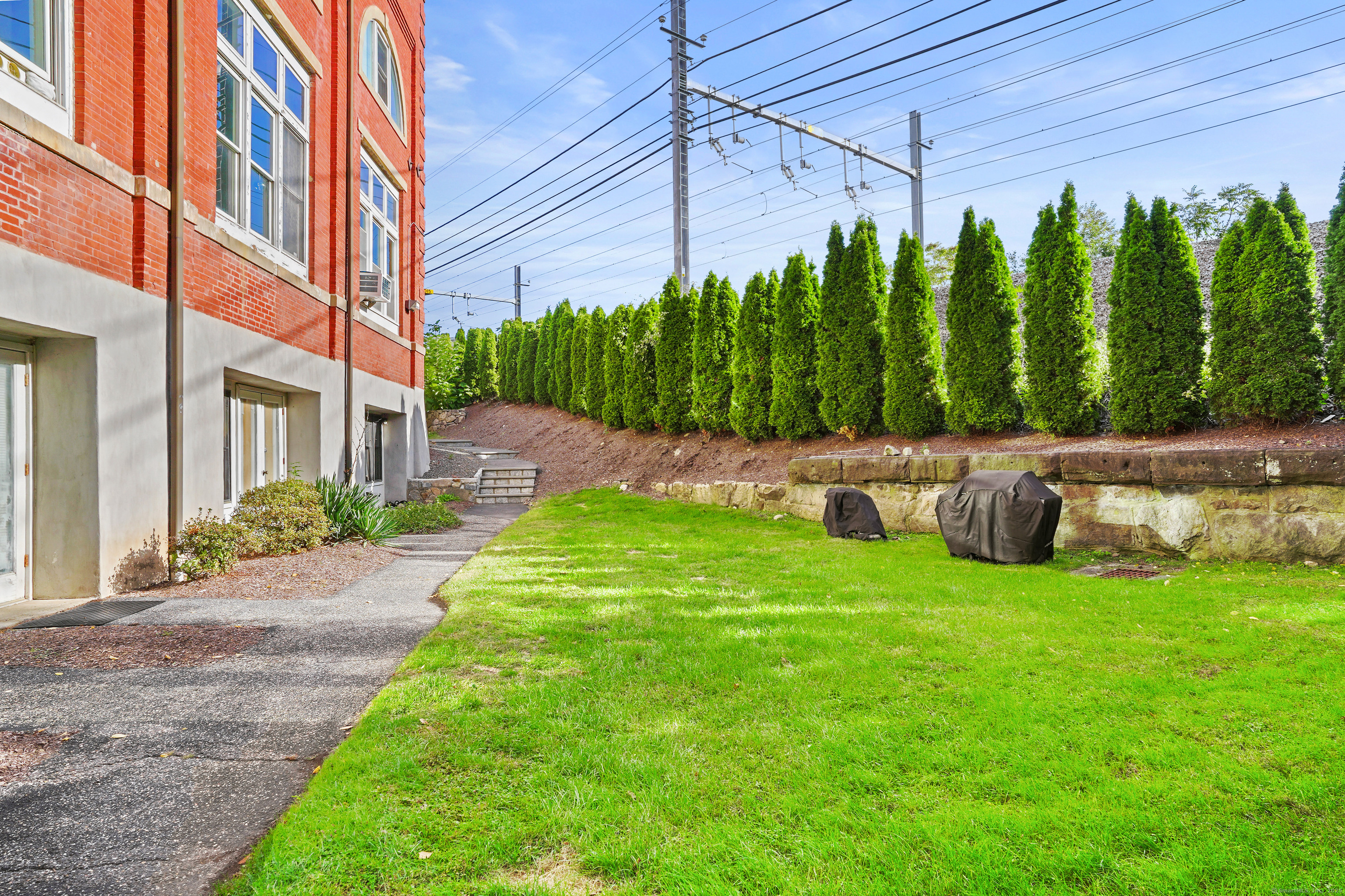 32 Pine Street APT 9