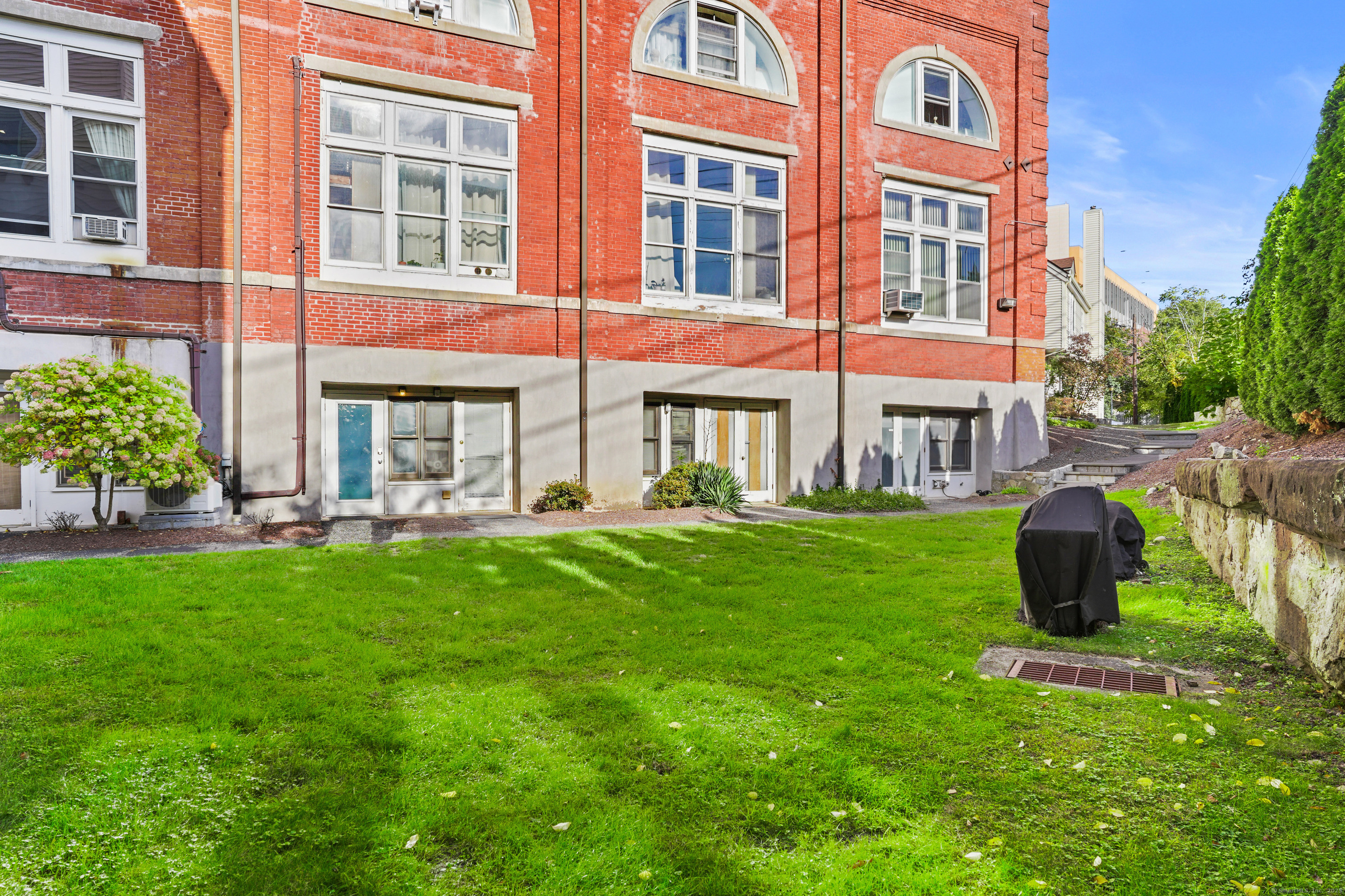 32 Pine Street APT 9