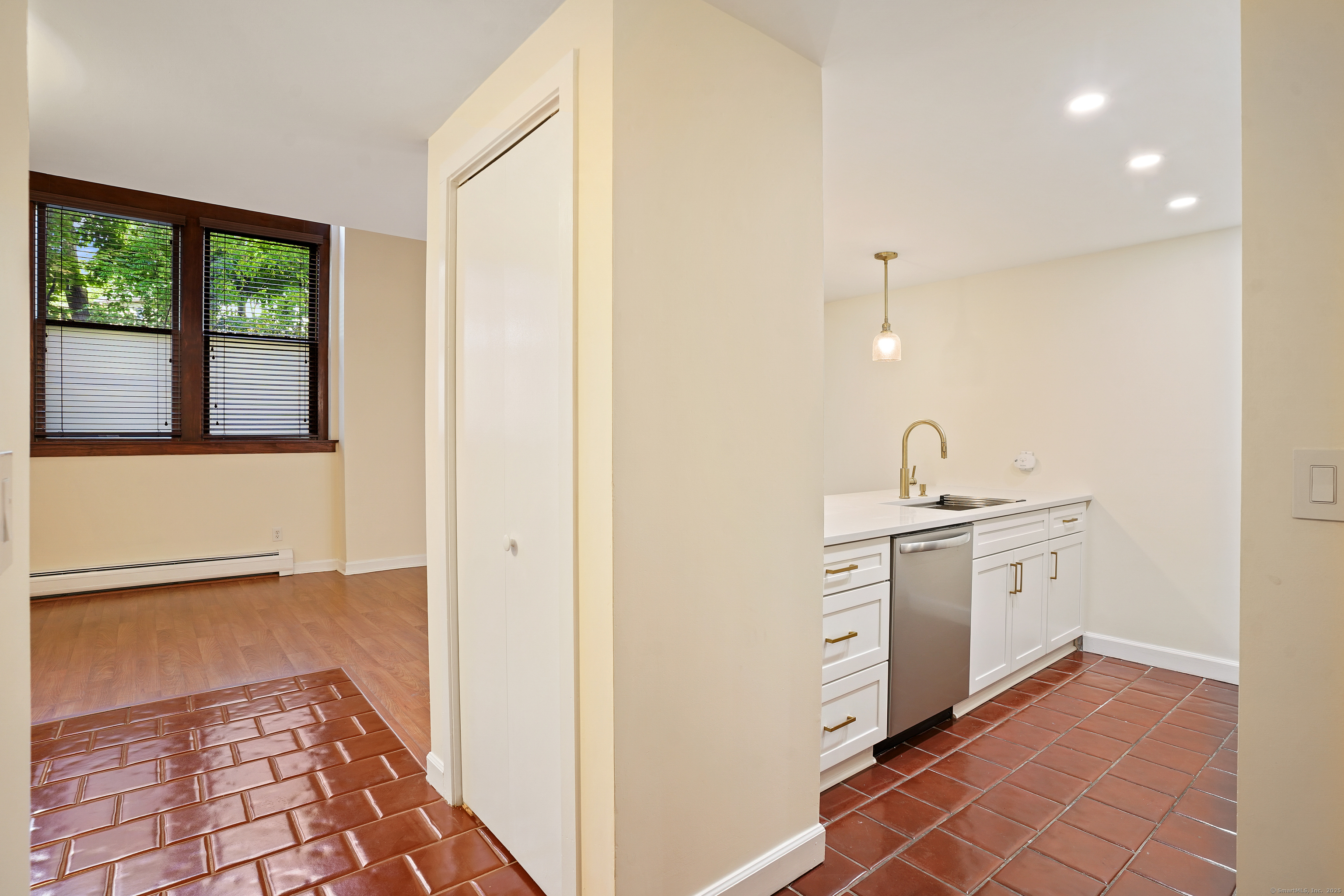 32 Pine Street APT 9