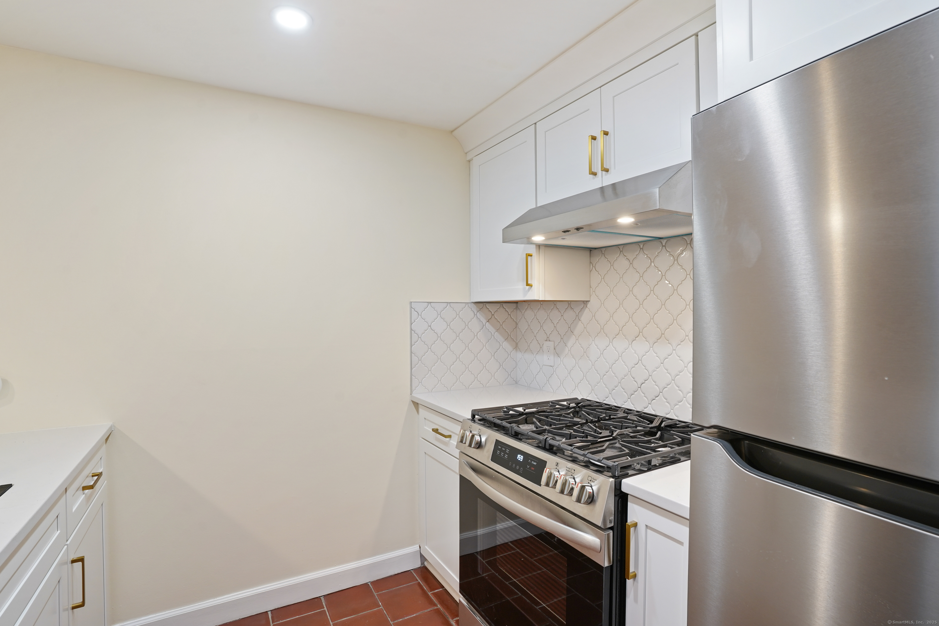 32 Pine Street APT 9