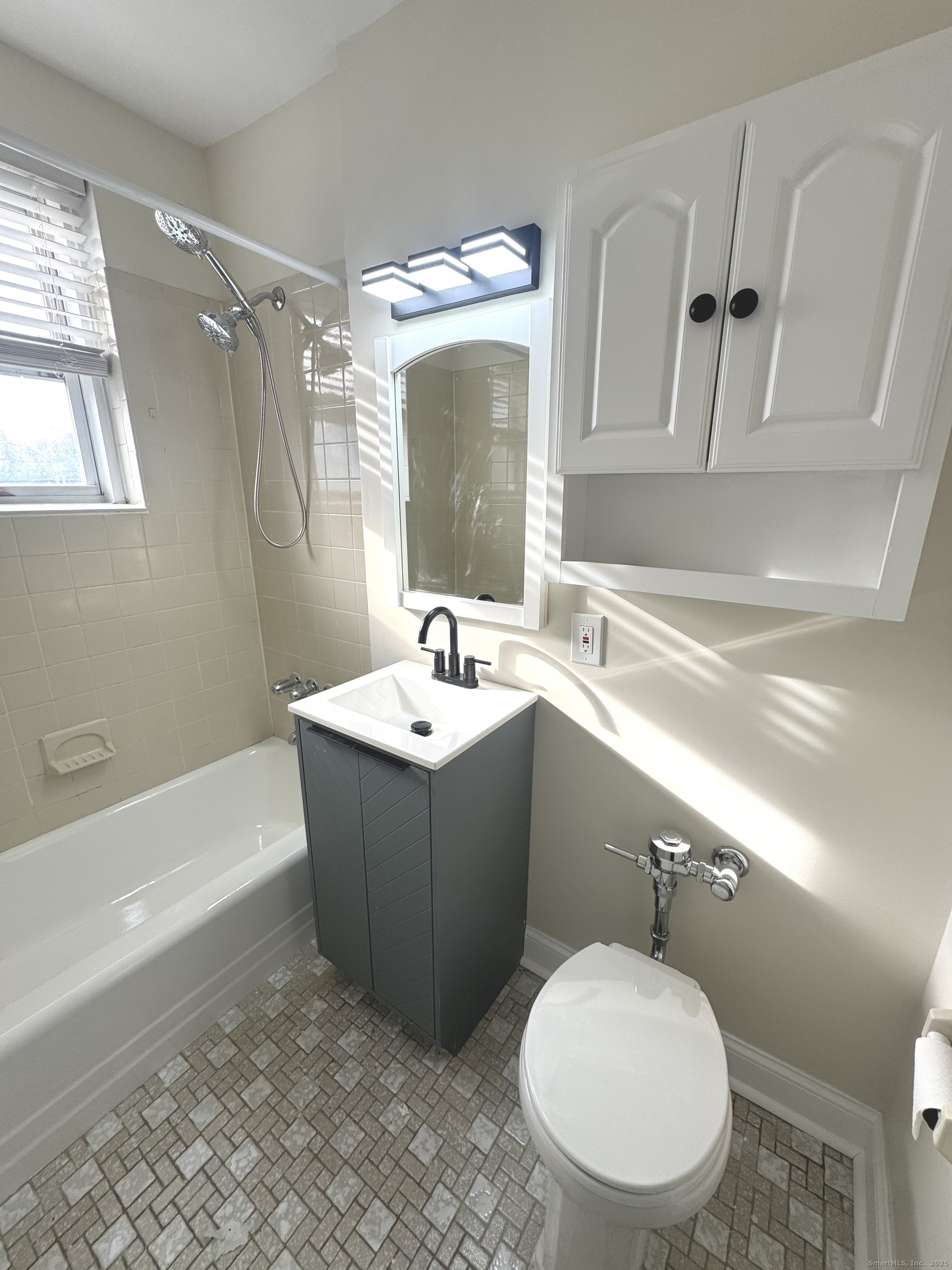 45 Maple Street APT 2E