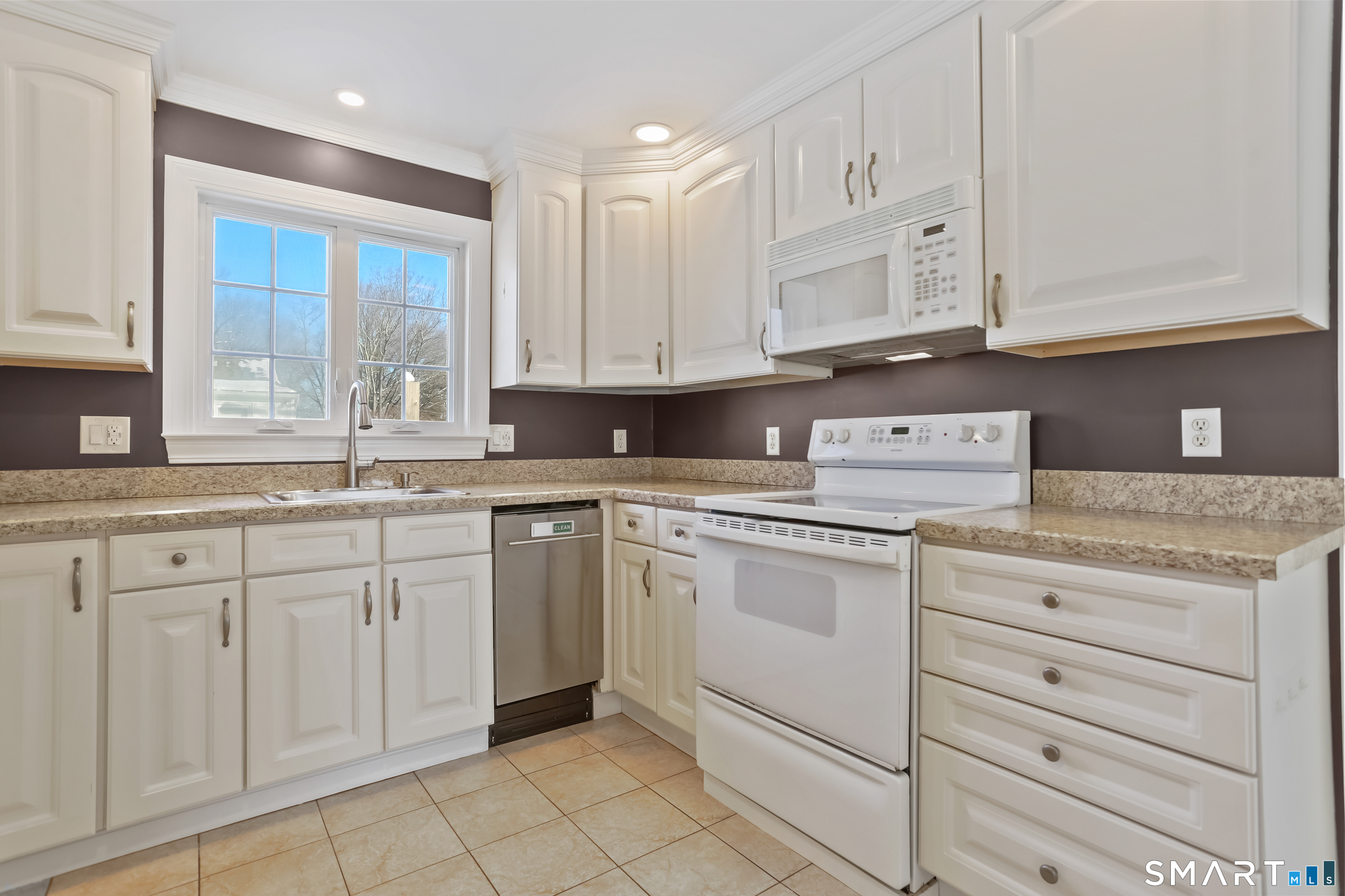 75 Middlebrooks Avenue