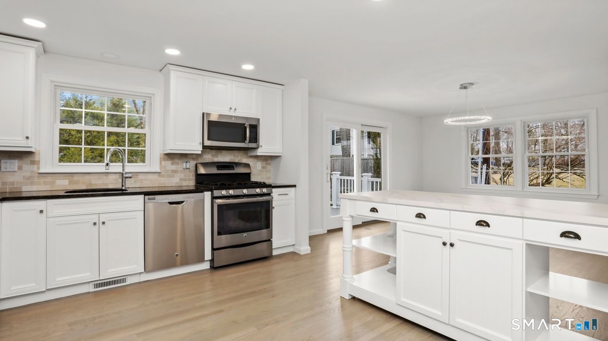 519 East Putnam Avenue