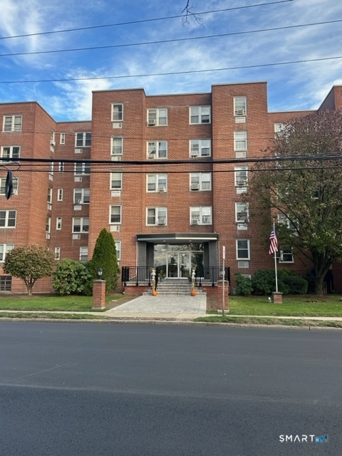 39 Glenbrook Road APT 1H