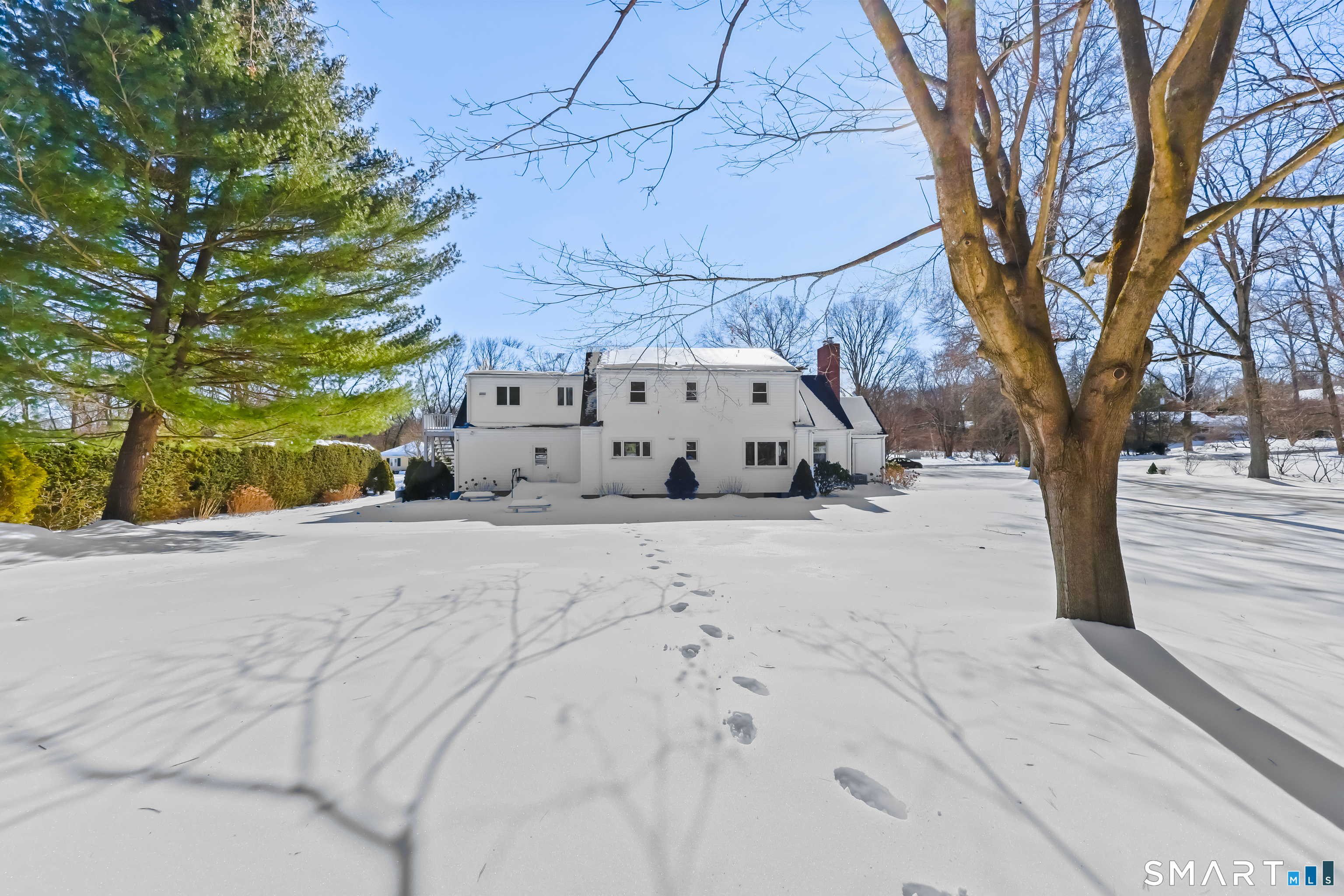 107 Stonehedge Drive North