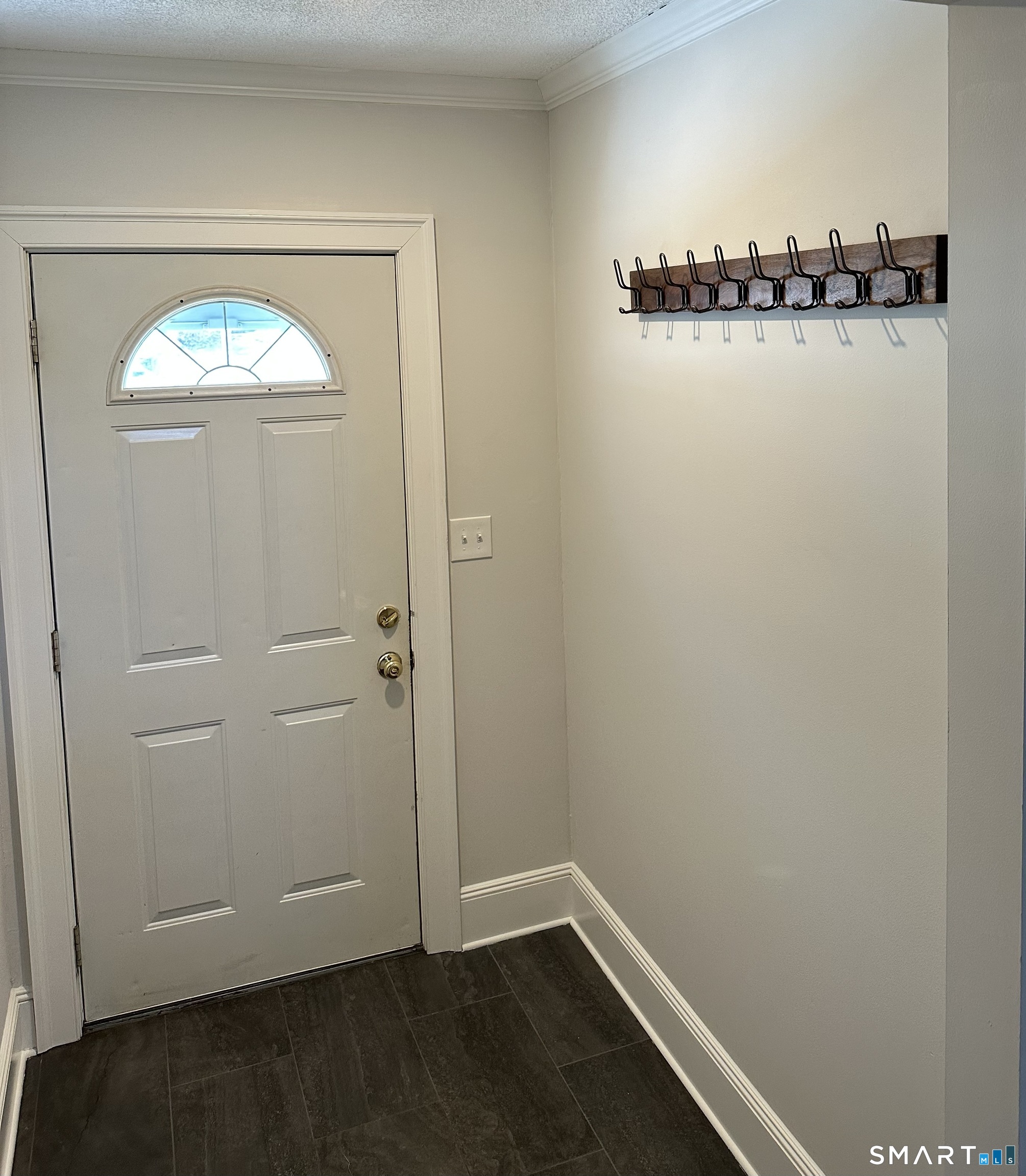 124 Pemberwick Road Left Side