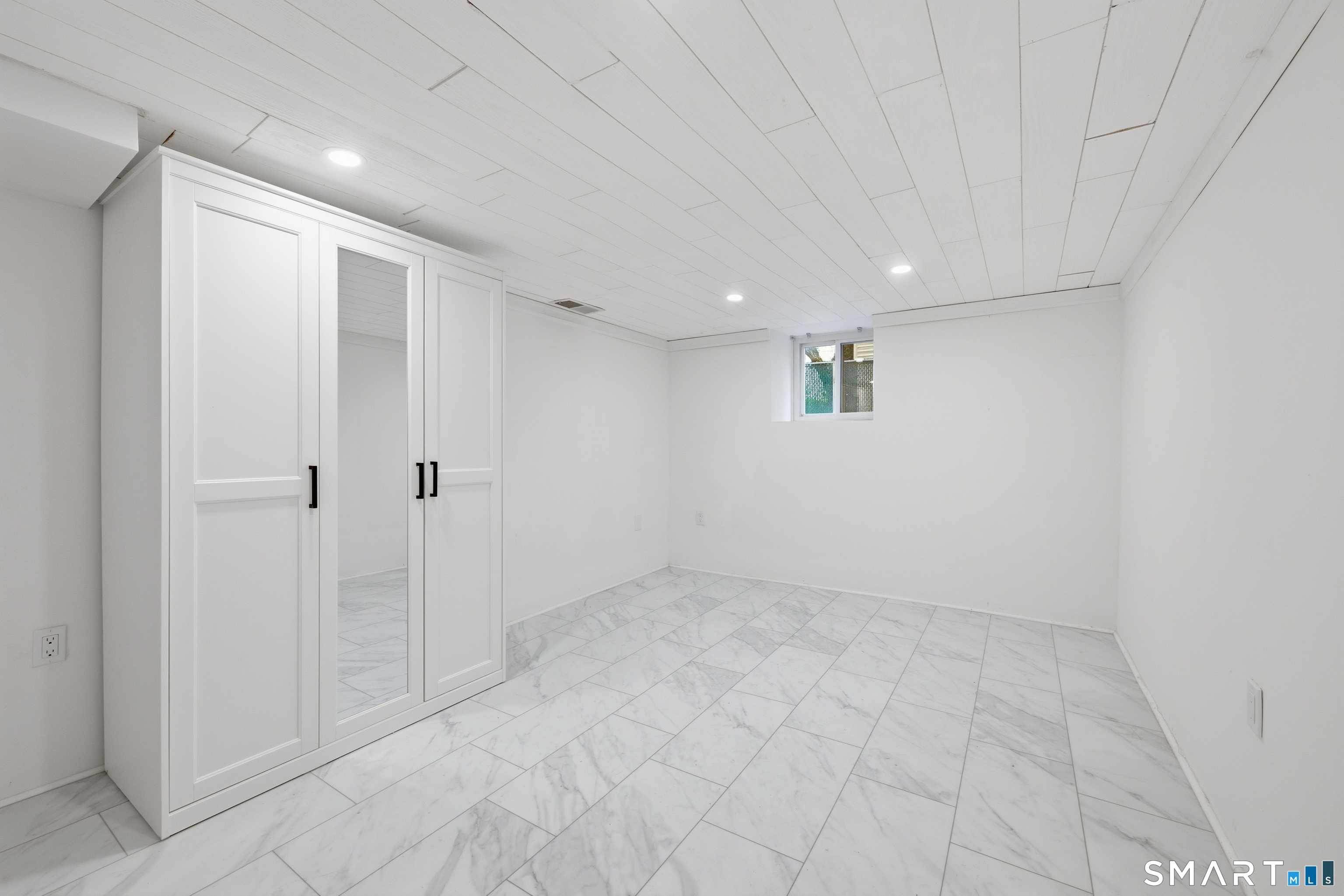 24 Hollow Wood Lane
