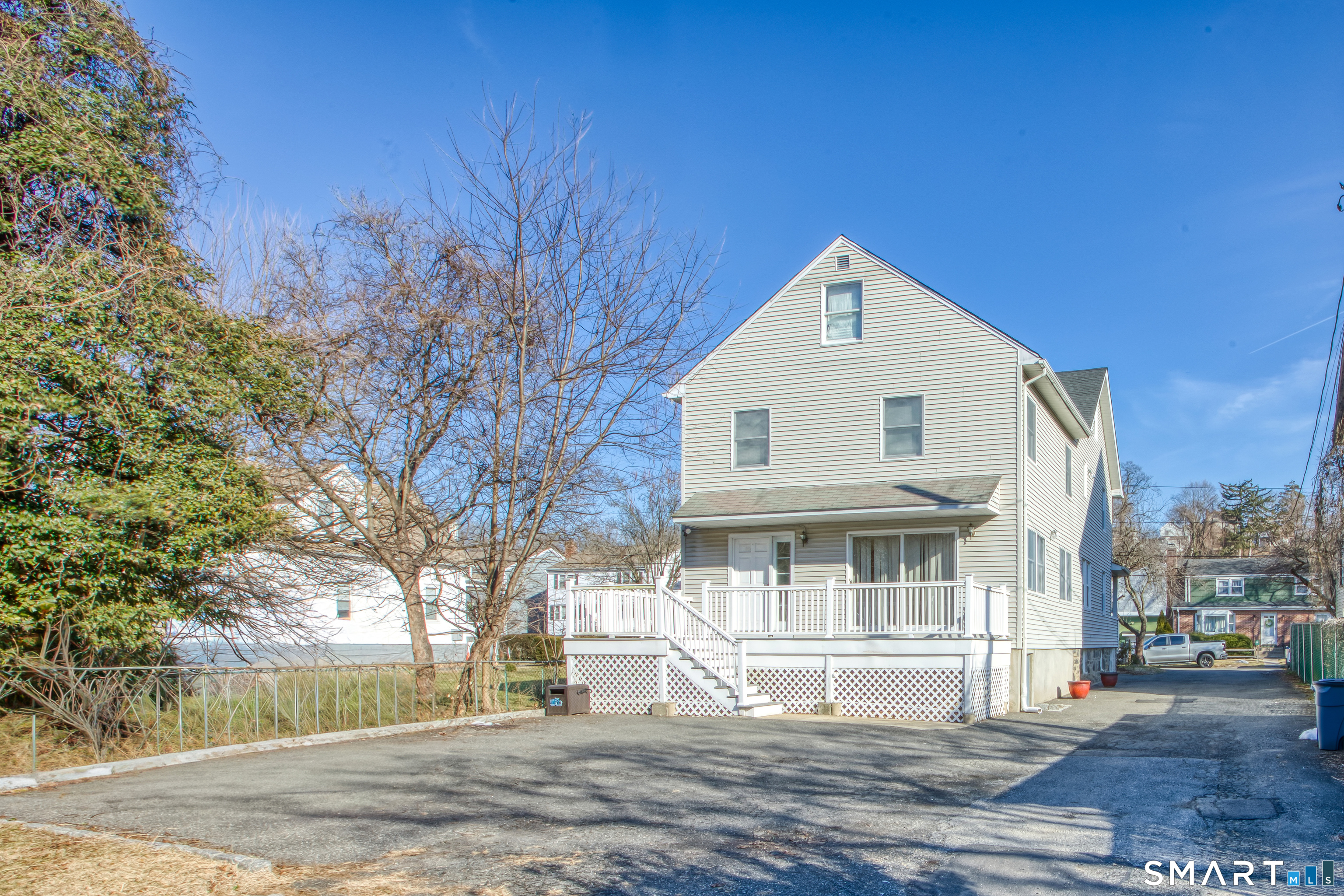24 Hollow Wood Lane