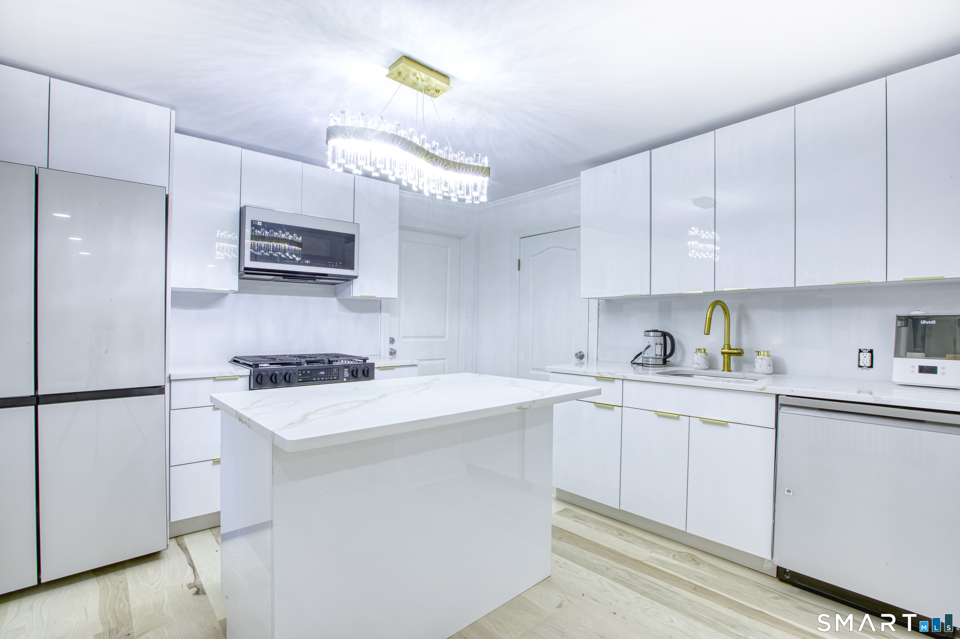 115 Wilton Road Unit: 1 (front 1st floor)