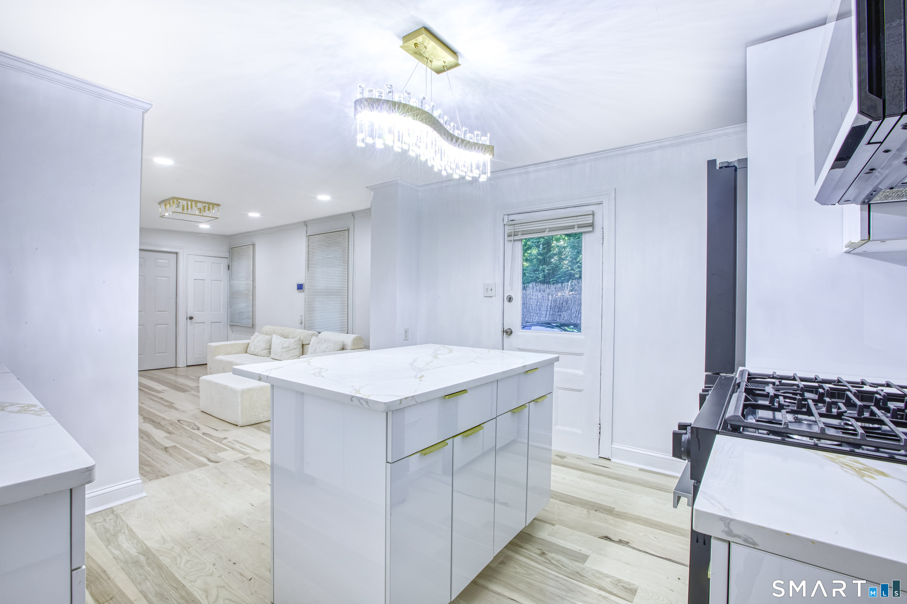 115 Wilton Road Unit: 1 (front 1st floor)