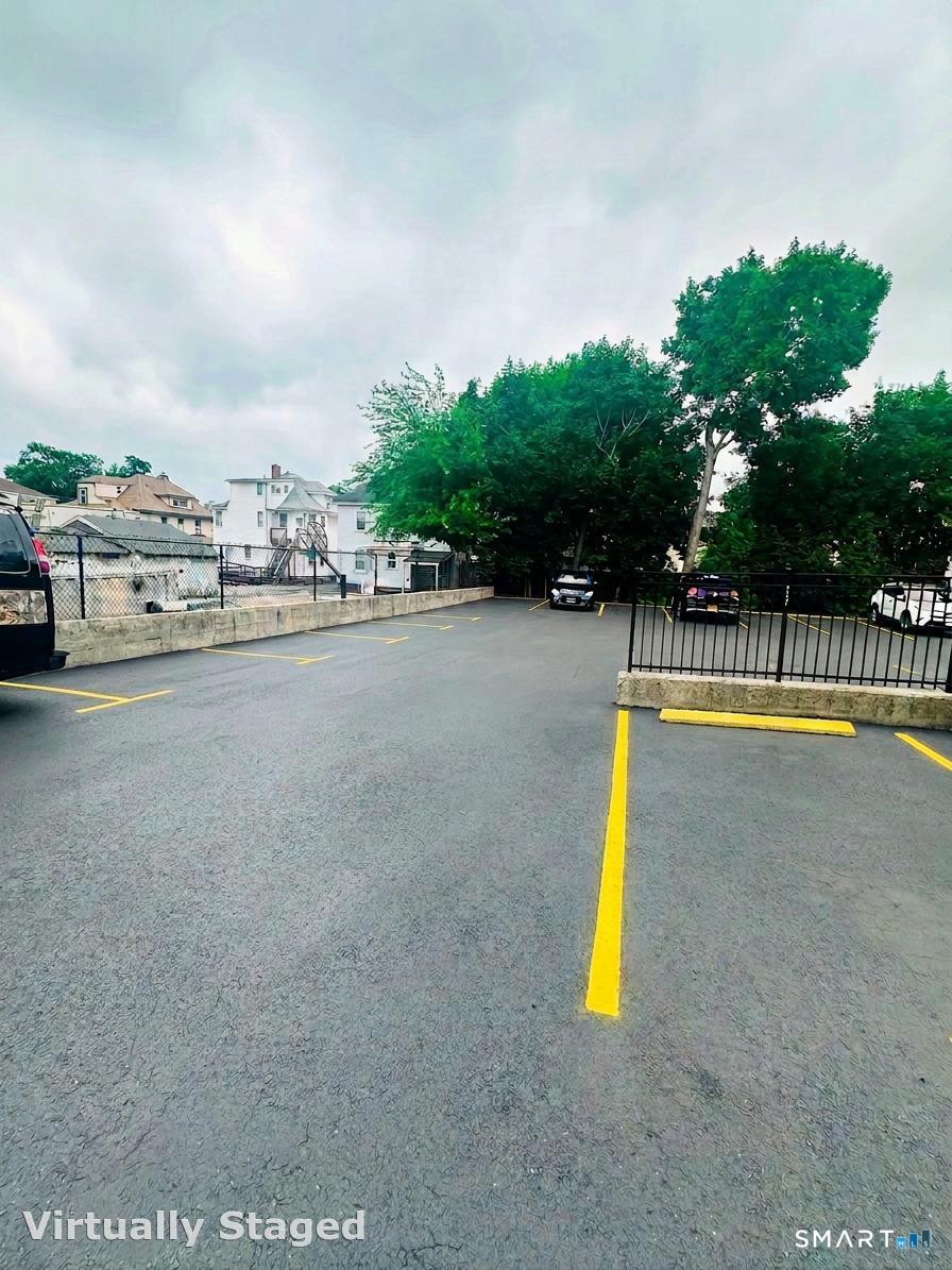 39 Glenbrook Road Unit: 1H