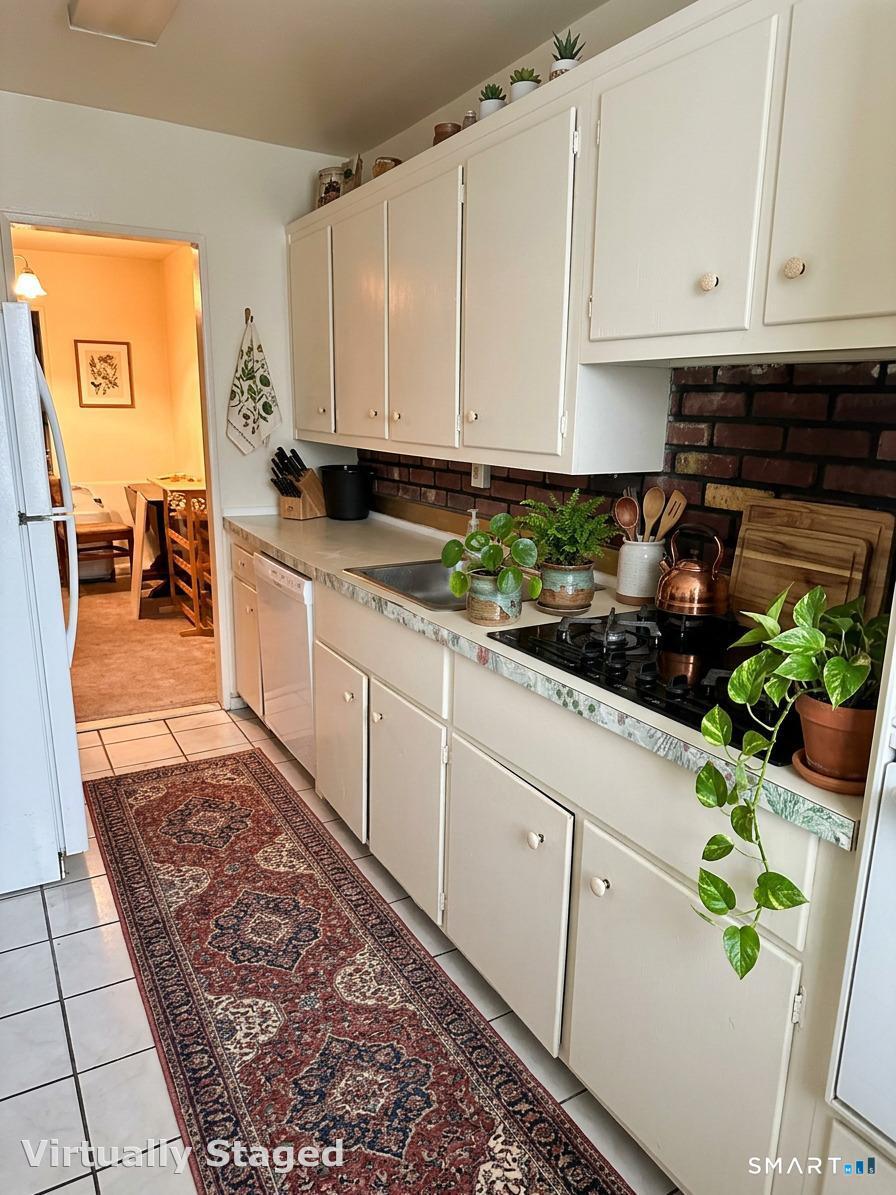 39 Glenbrook Road Unit: 1H