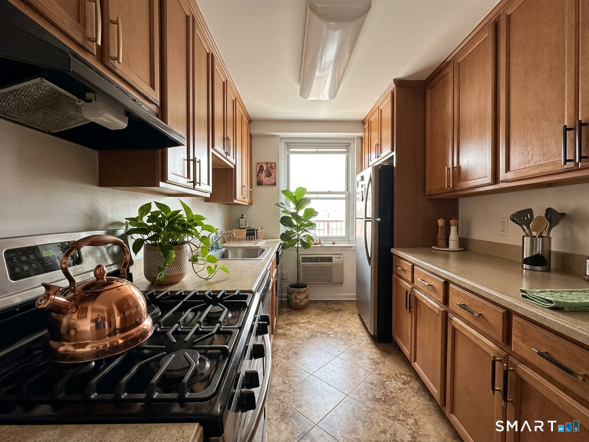 65 Glenbrook Road Unit: 8D