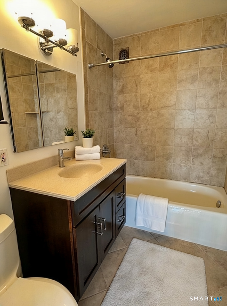 65 Glenbrook Road Unit: 8D