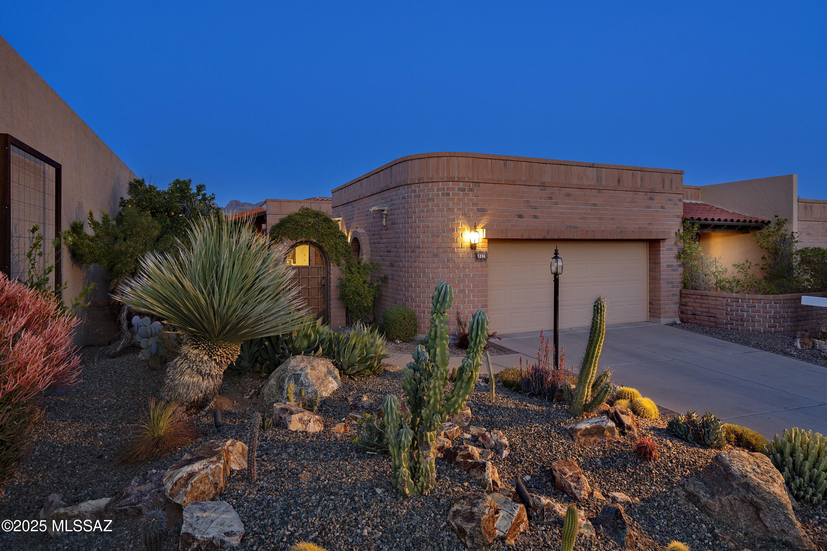 5394 N Vía Sempreverde