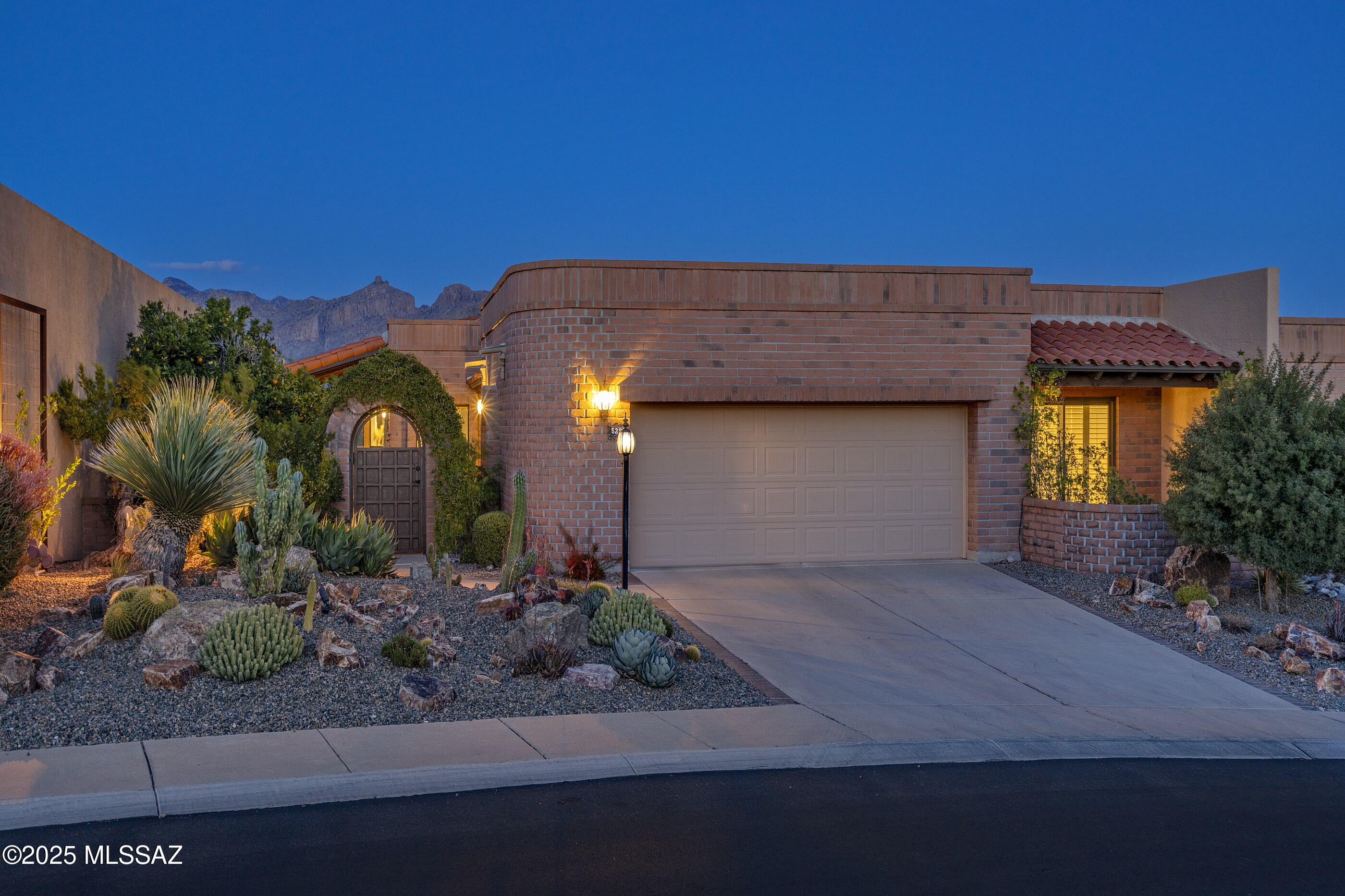 5394 N Vía Sempreverde