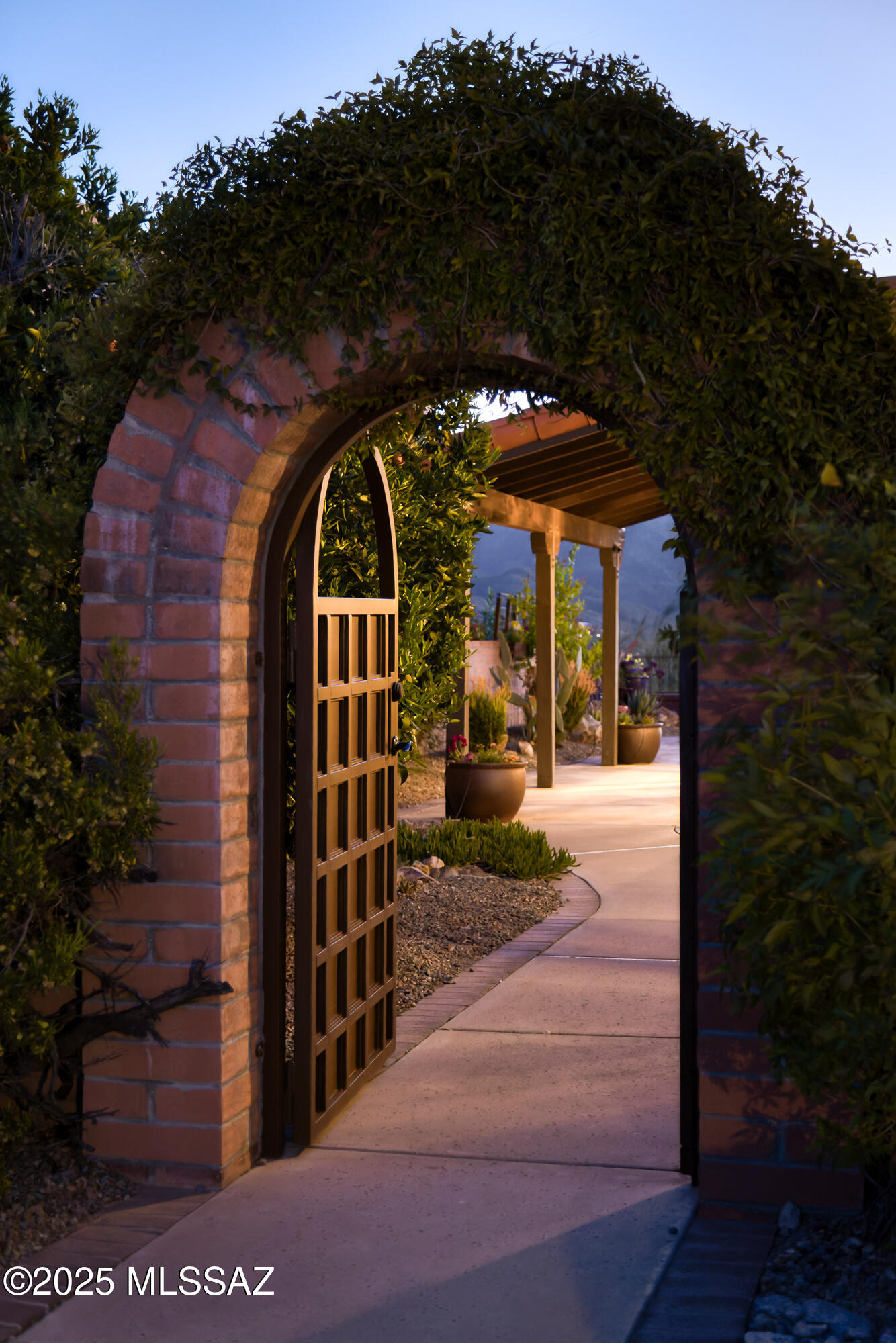 5394 N Vía Sempreverde