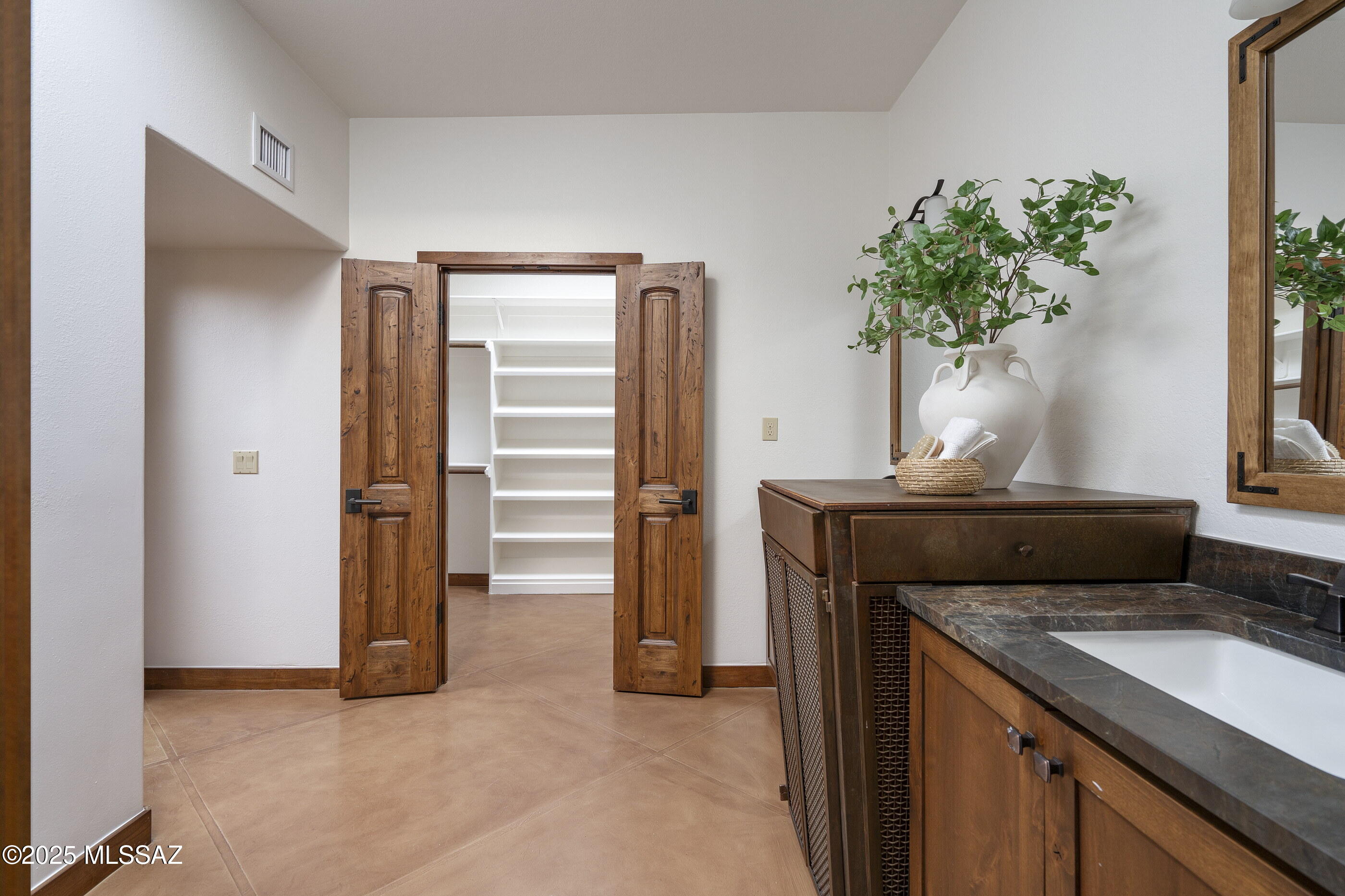 5394 N Vía Sempreverde